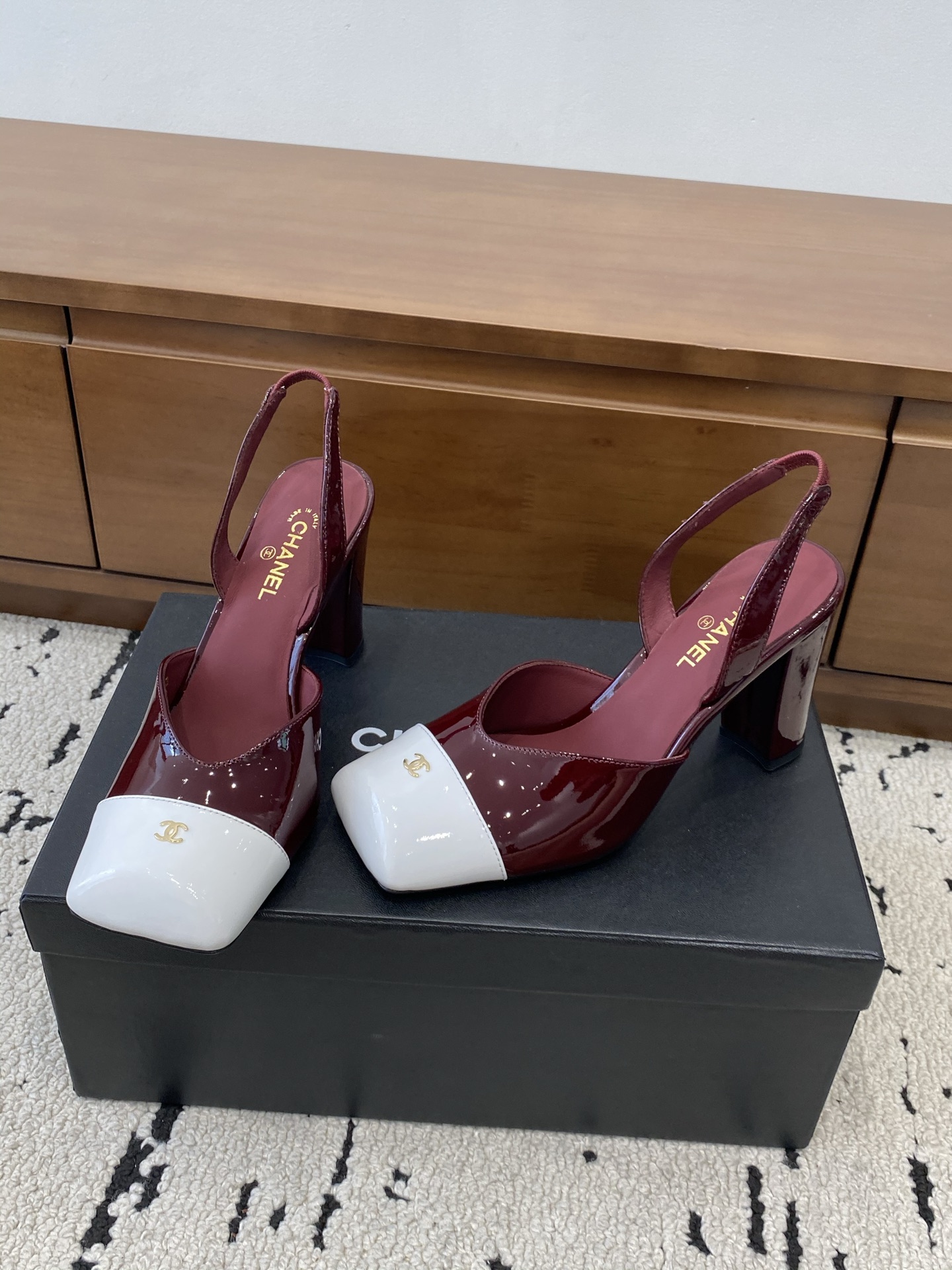 [TOP] CHANEL Mules - Dark Red and White - 711 Luxury