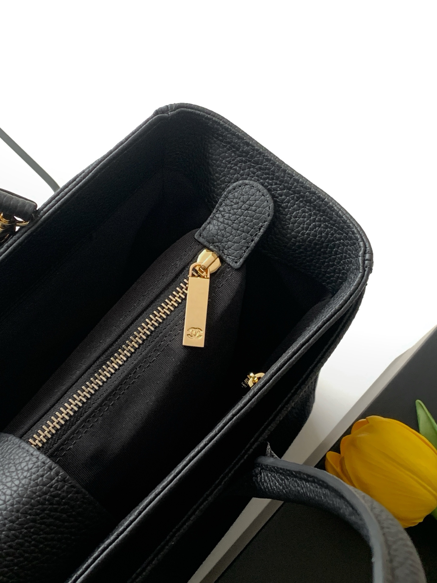 [TOP] CHANEL Cerf Tote Bag 24-36-14CM / 17.5-32-13CM - Black