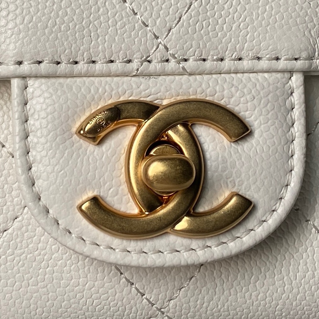 [TOP] CHANEL Handle Bag Calfskin 11.5x19.5x5 cm - White