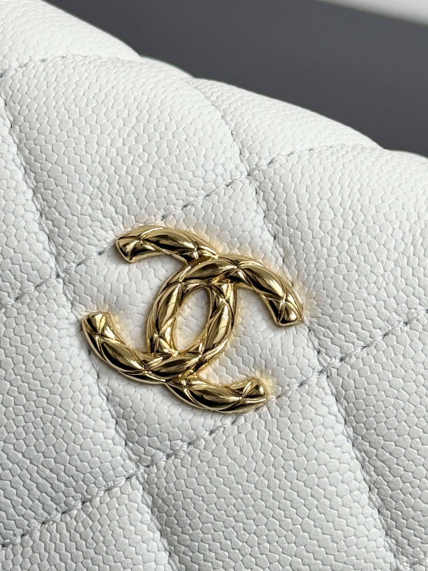 [TOP] CHANEL Caviar Bag 21x19x6cm - White & GHW - 711 Luxury
