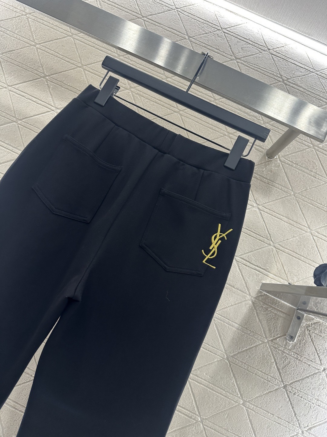 [TOP] CHANEL Flared Retro Stretch Pants - Black