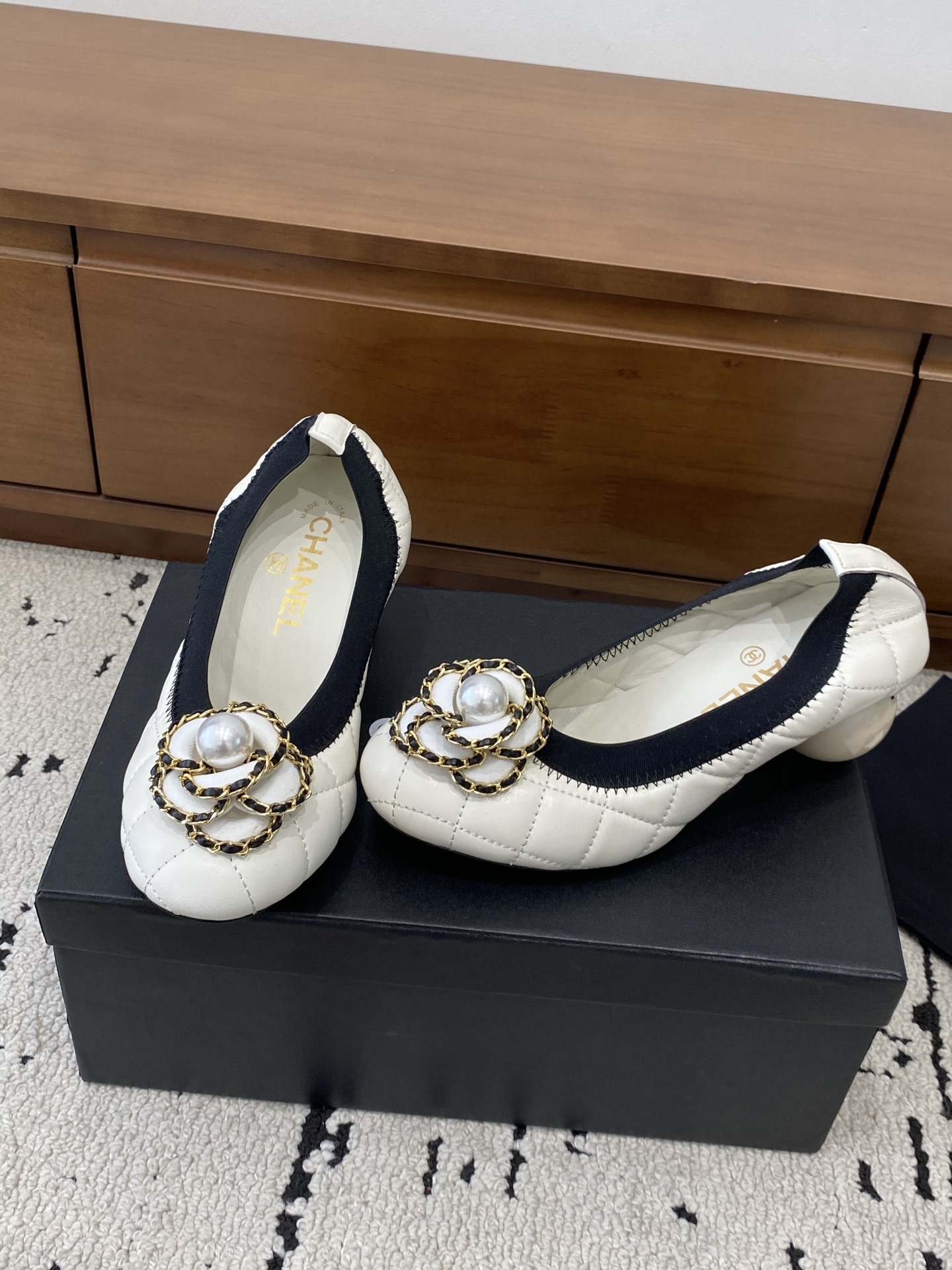 [TOP] CHANEL Pumps - White - 711 Luxury