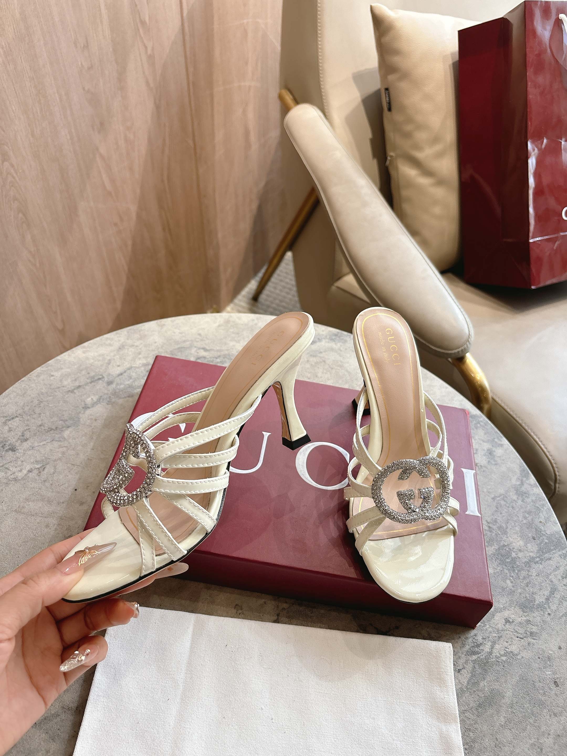[TOP] GUCCI High-heeled Slippers - White - 711 Luxury