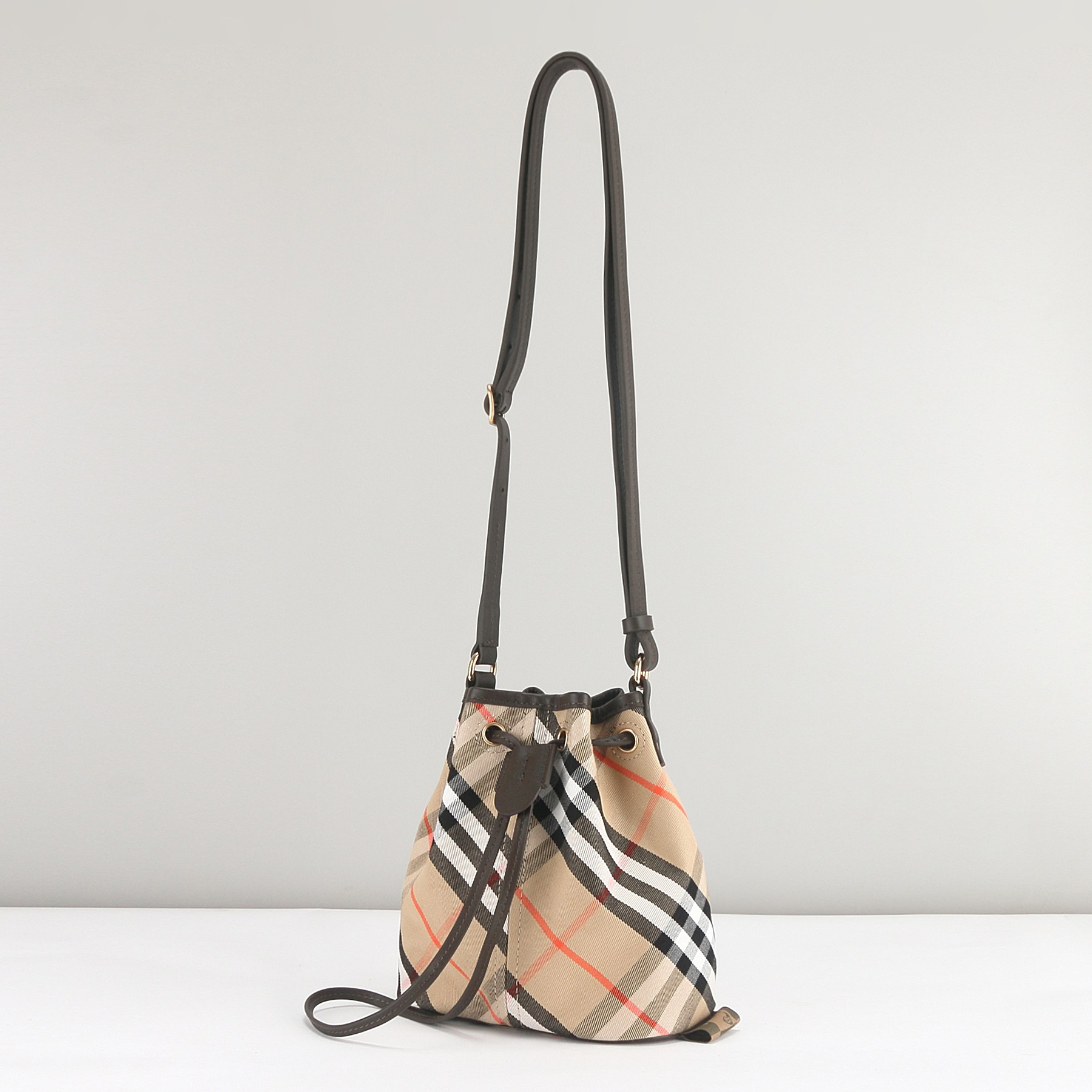 [TOP] BURBERRY Mini Bucket Bag 17.5 x 10.5 x 20cm - Khaki - 711 Luxury