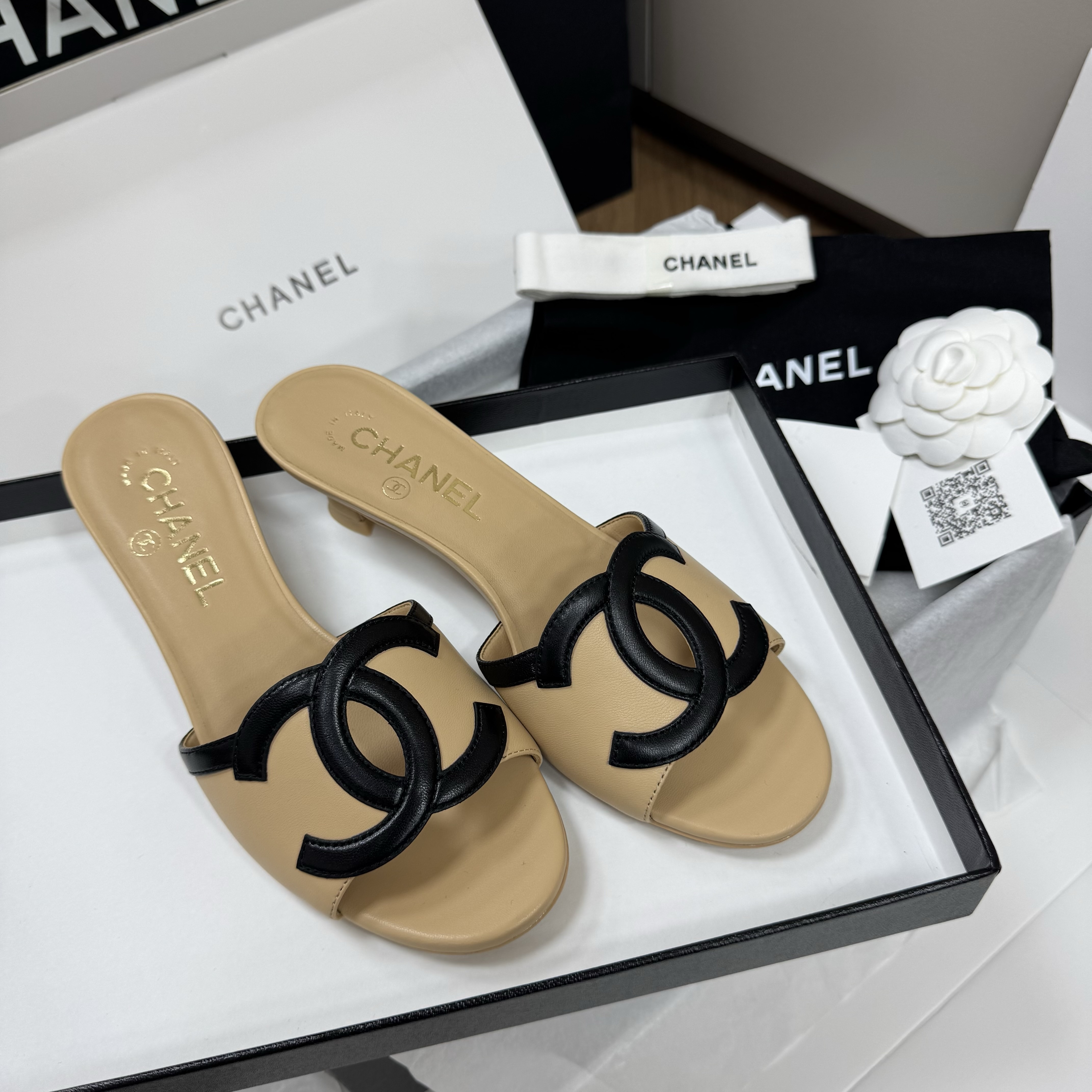 Chanel black Shoes CHANEL Mules Lambskin beige & black #389722 View 2 | Nigo Office