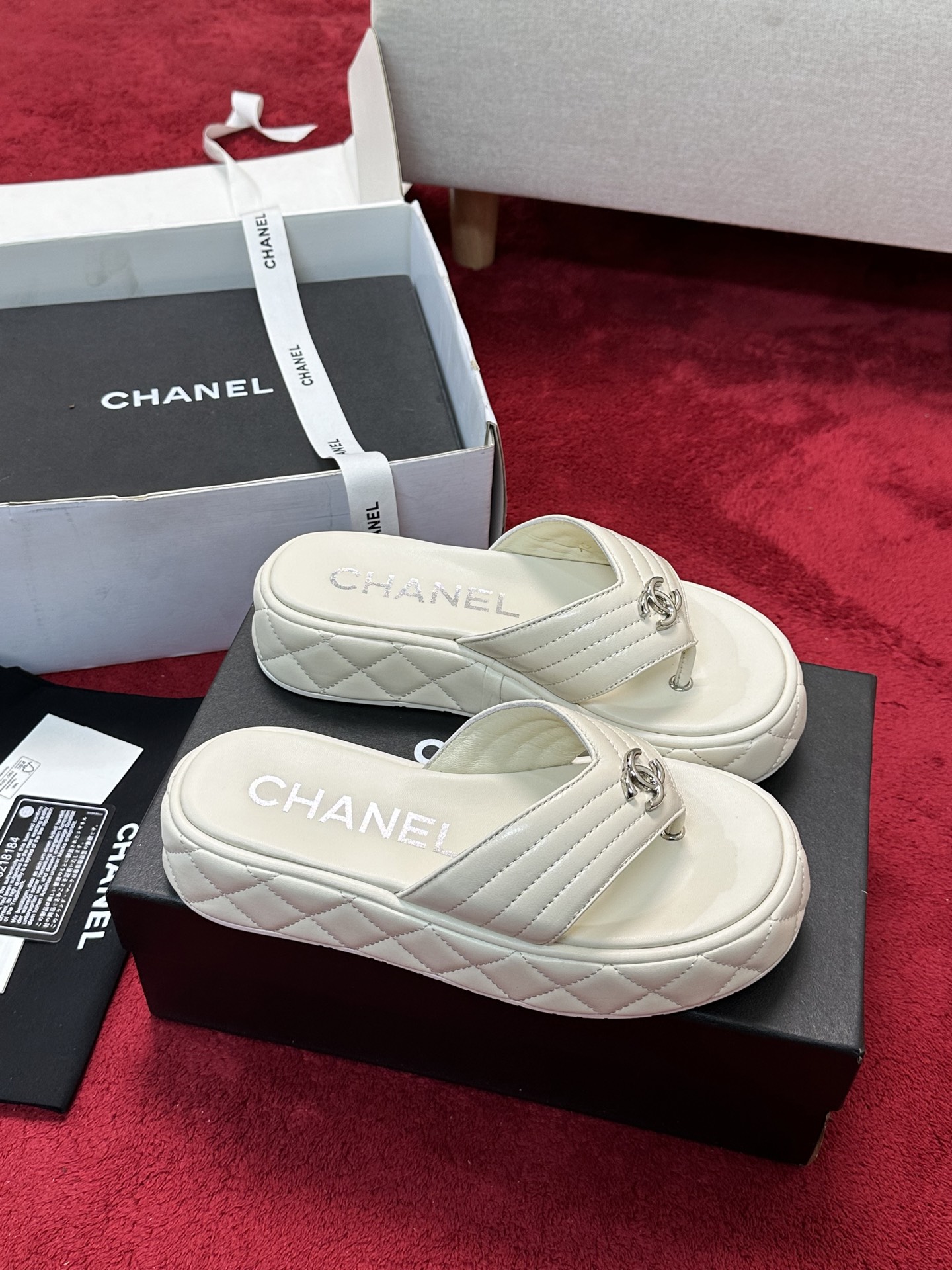 [TOP] CHANEL Sandals - White
