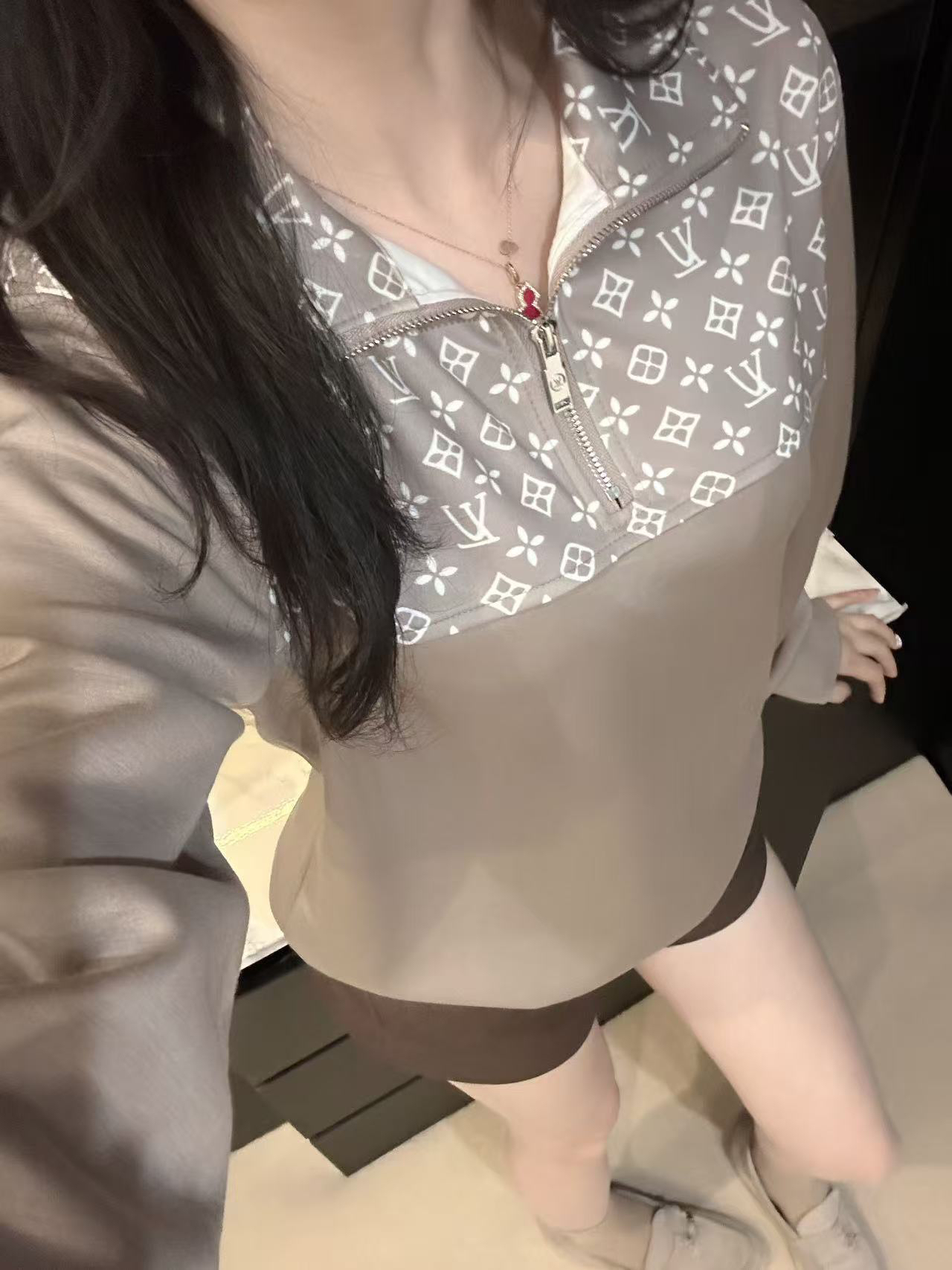 [TOP] Louis Vuitton LV Stand Collar Half-Zip Pullover Sweatshirt - Gray