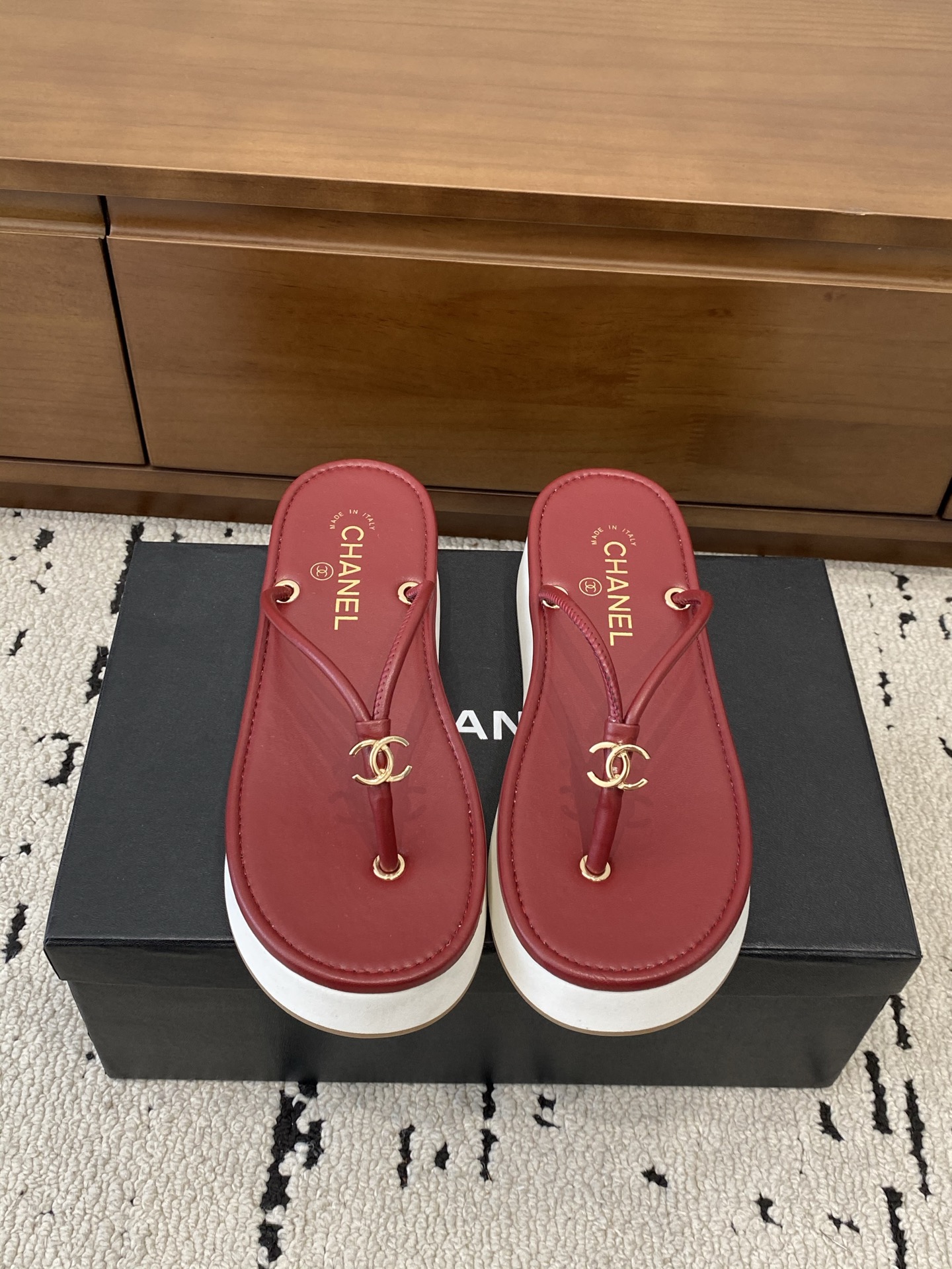 [TOP] CHANEL Slippers - Red - 711 Luxury