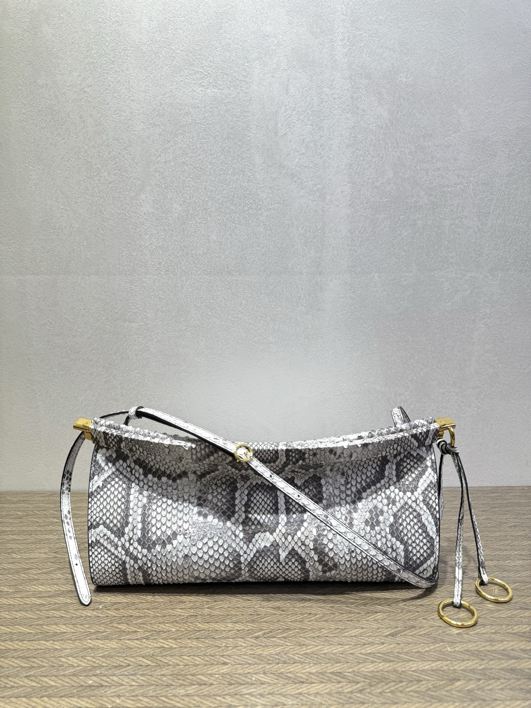 [TOP] ALAIA Python Skin Bag 30-15-9 CM - White and Black - 711 Luxury