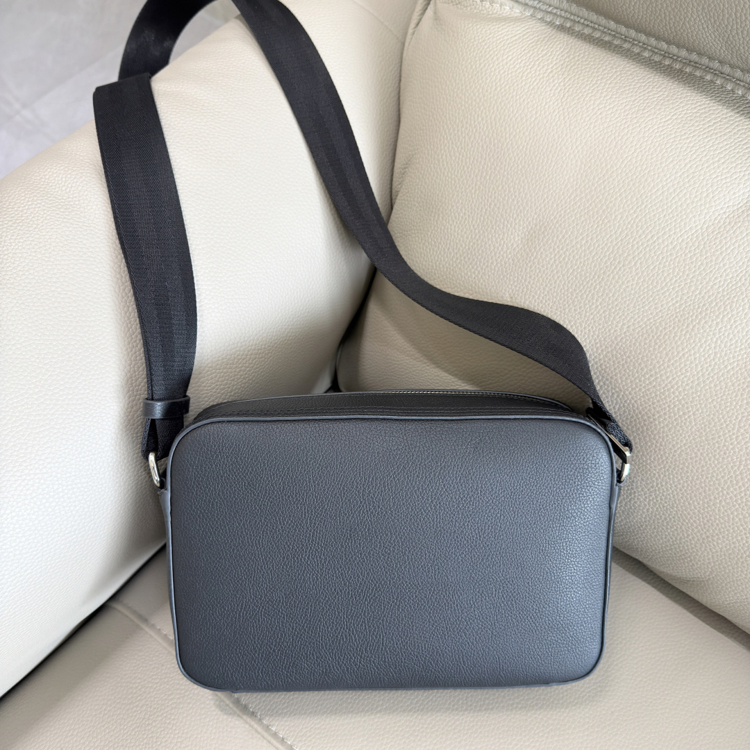 [TOP] BURBERRY Messenger Bag Calfskin 25x6x16.5cm - Black - 711 Luxury