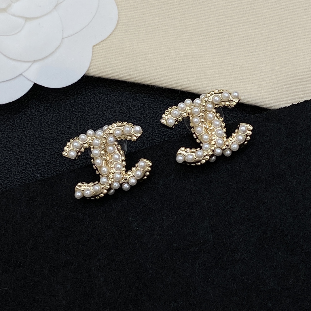 [TOP] CHANEL Earrings - Gold