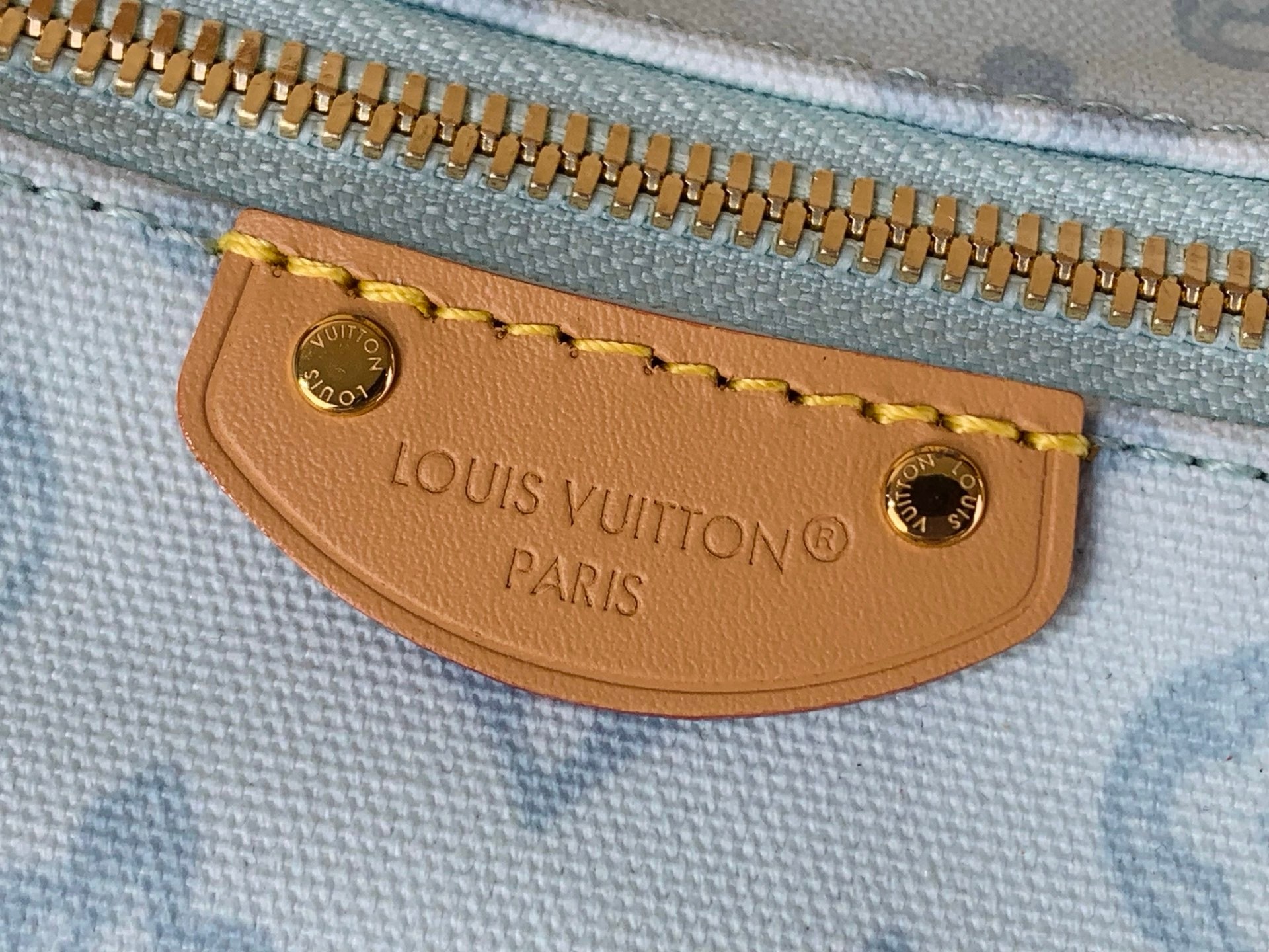 [TOP] Louis Vuitton LV Hills Pochette Handbag 18.5 x 11 x 6.5cm - Light Blue