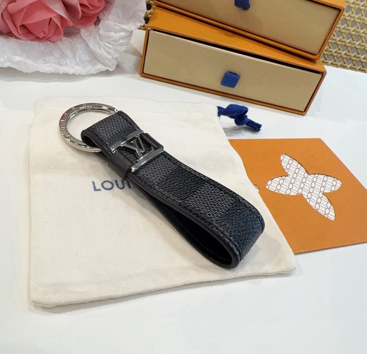 [TOP] Louis Vuitton LV Keychain - Black - 711 Luxury