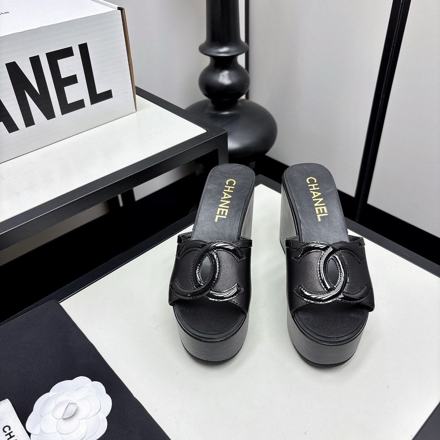 [TOP] CHANEL Slippers - Black - 711 Luxury