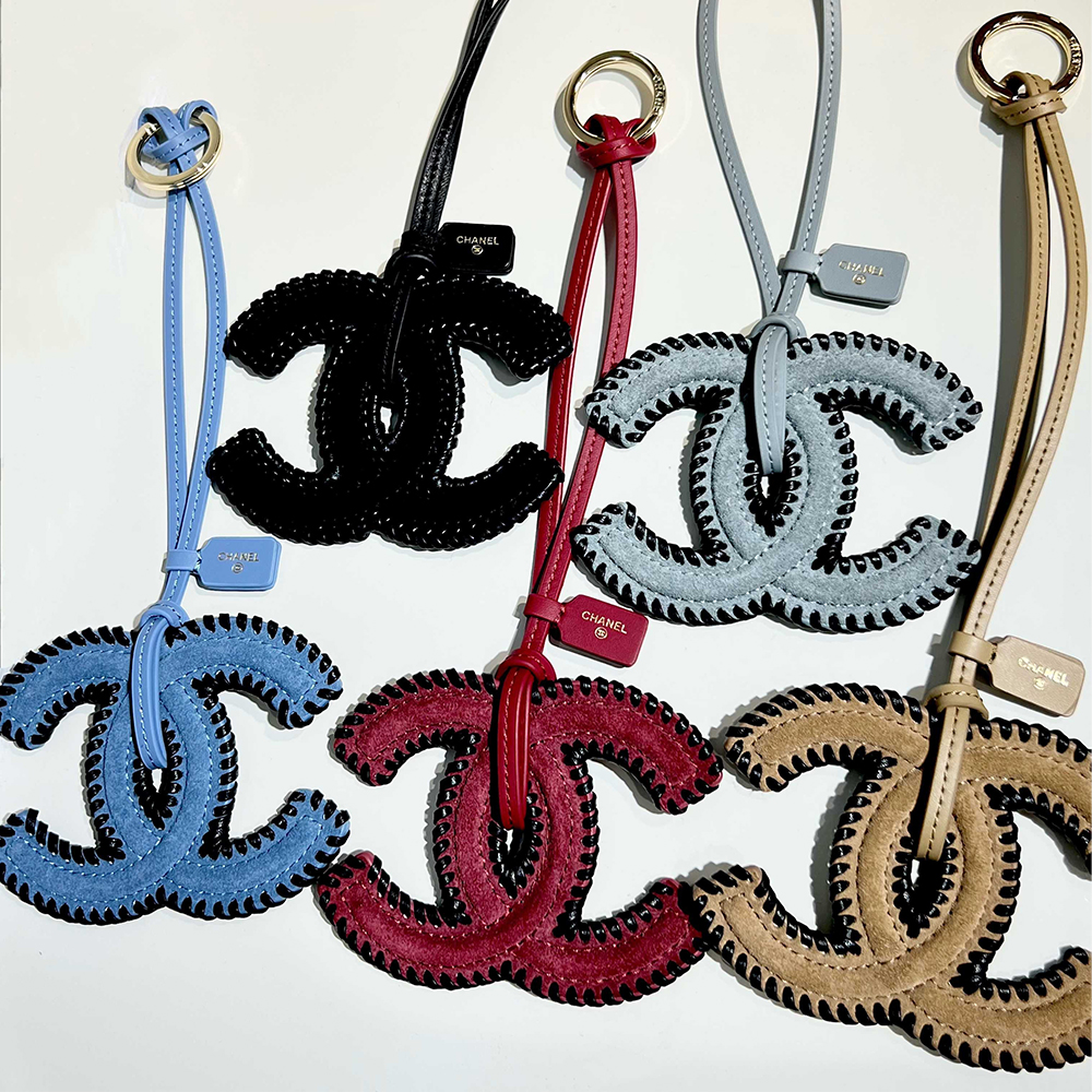 Chanel Bag Chanel CC Bag Hanging #378103 | Nigo Office