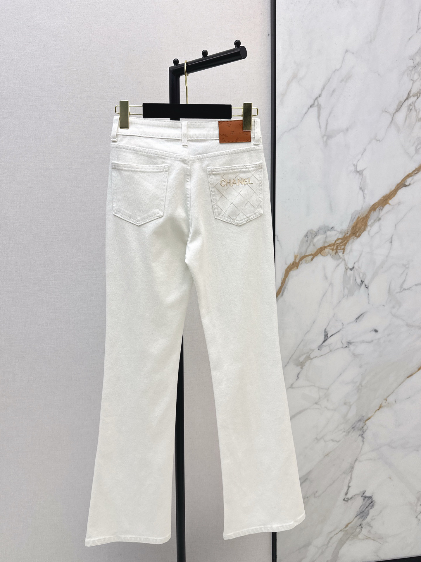 [TOP] CHANEL Jeans - White