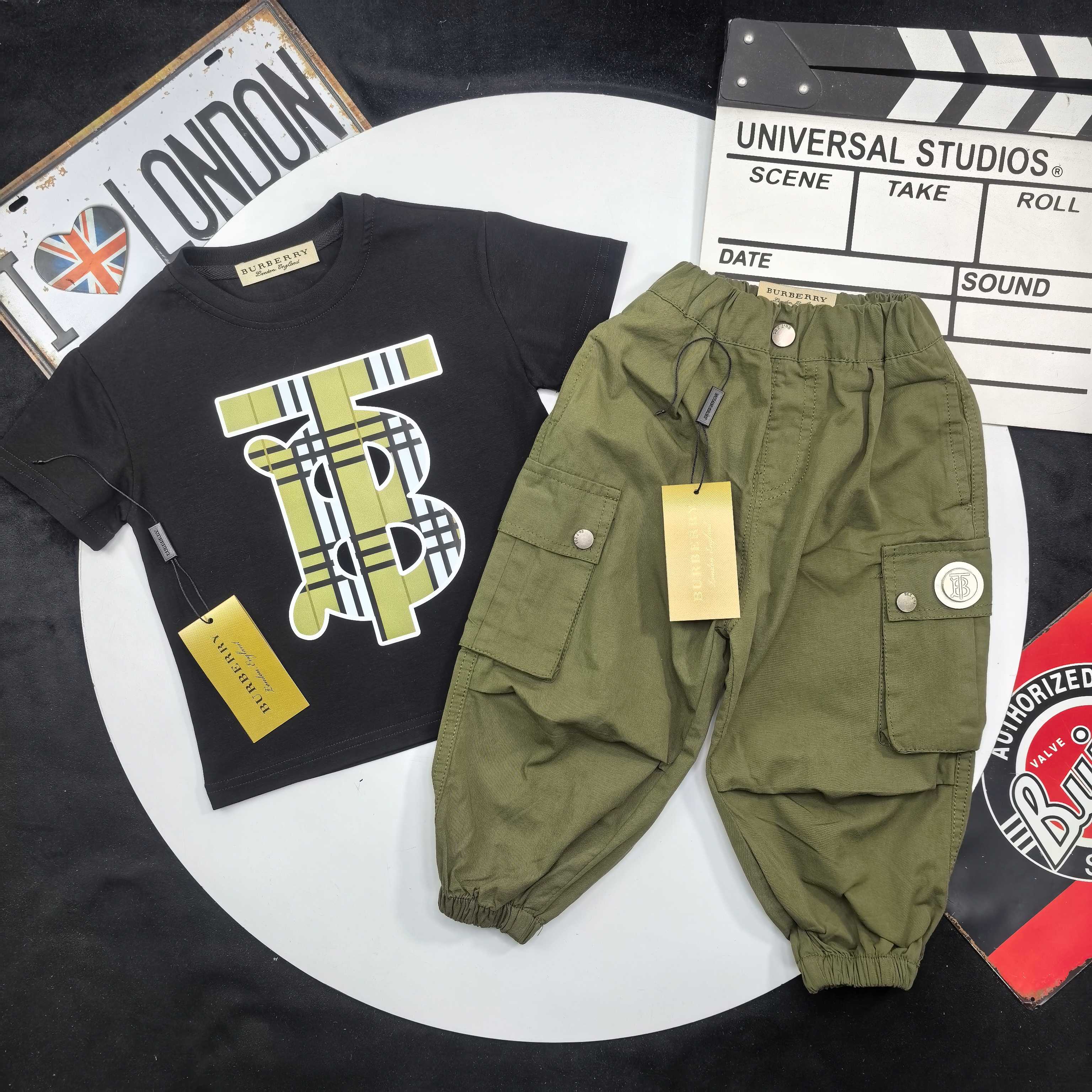 Burberry Unisex Kids Black Vintage TB Monogram Print Cotton T-Shirt & Army Green Multi-Pocket Elastic Cuff Cargo Jogger Pants 2 Piece Separable Set Boys Girls Sizes 90-150
