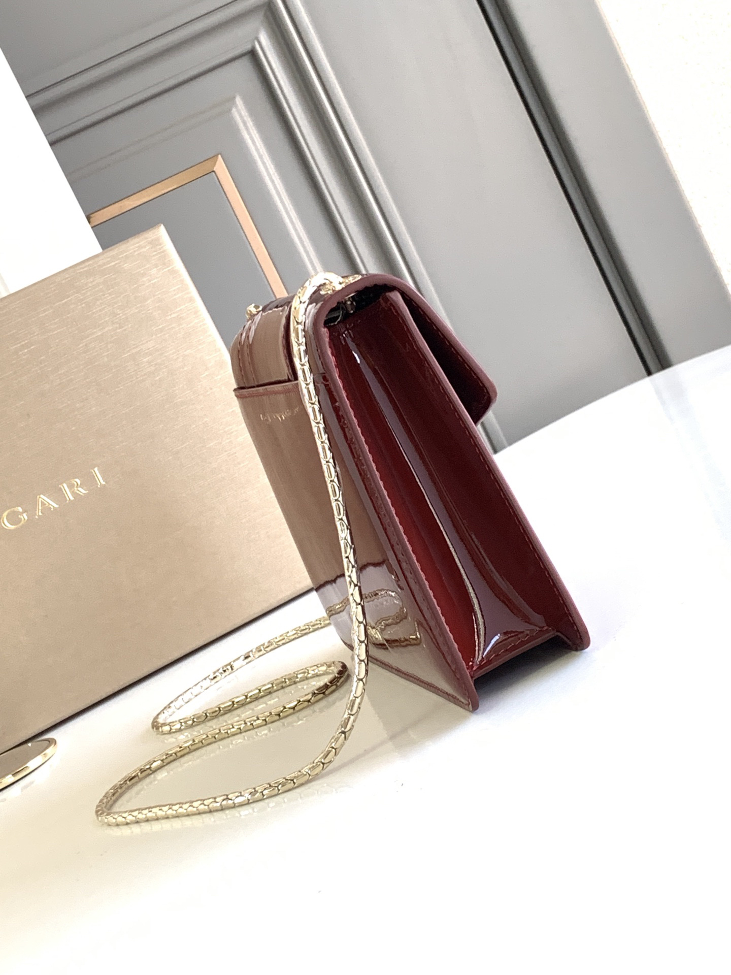 [TOP] BVLGARI Serpenti Forever Bag Calfskin 20x14x4.5cm - Red