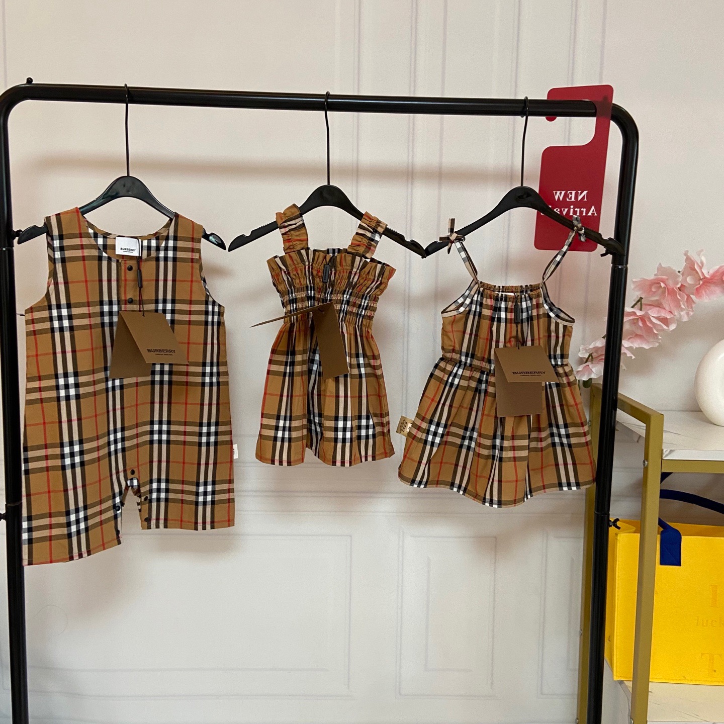 Burberry Baby Boys Vintage Check Sleeveless Romper Jumpsuit Infant Unisex Plaid One Piece Outfit Sizes 73-100cm infant baby