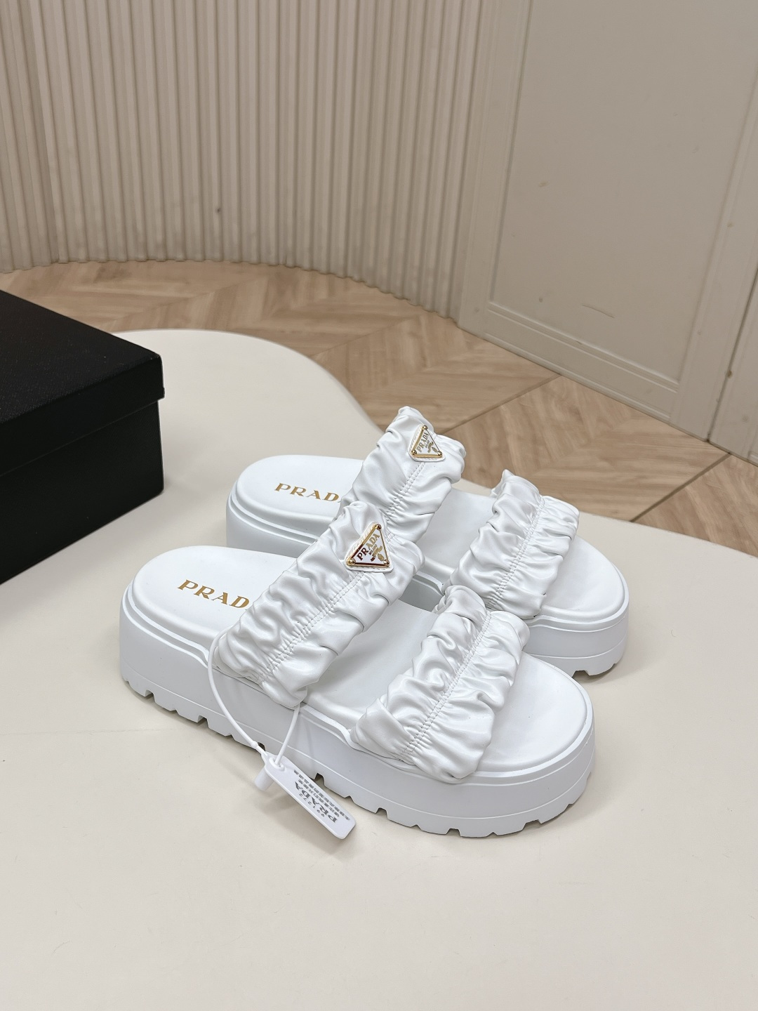 [TOP] PRADA Slippers - White - 711 Luxury