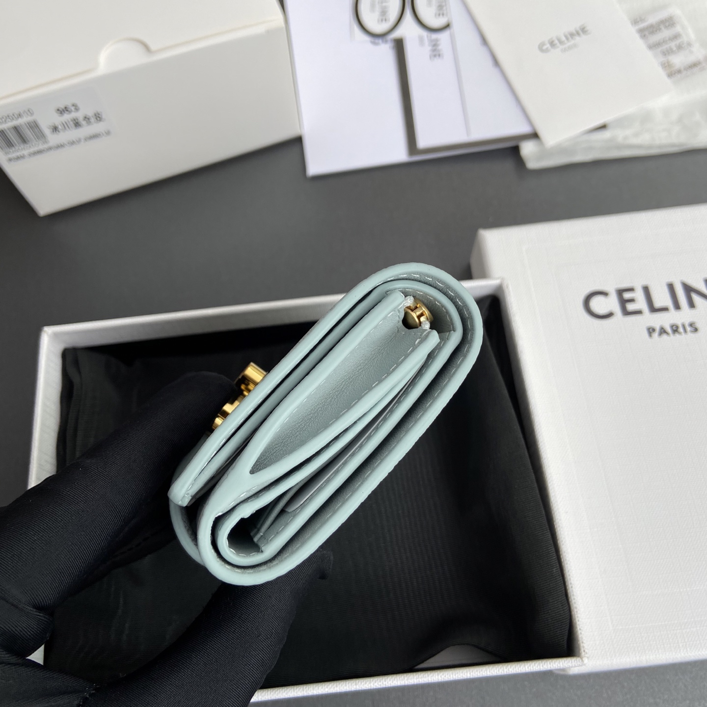 [TOP] CELINE VICTOIRE Calfskin Wallet 10.5-8-2cm - Blue - 711 Luxury