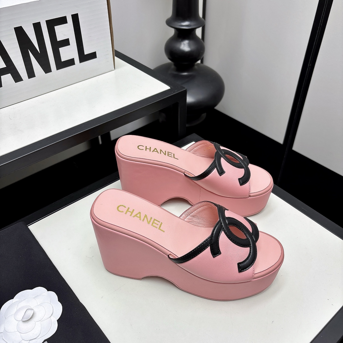 [TOP] CHANEL Slippers - Pink - 711 Luxury