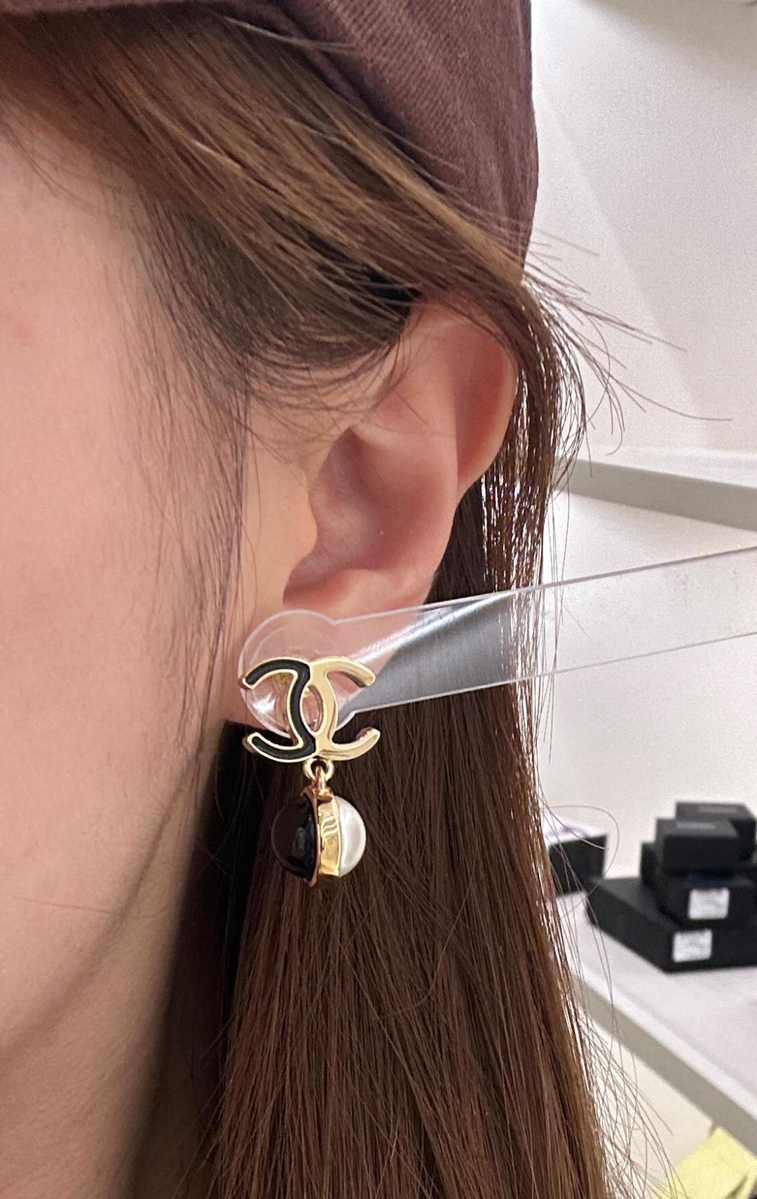 [TOP] CHANEL Earrings - Gold