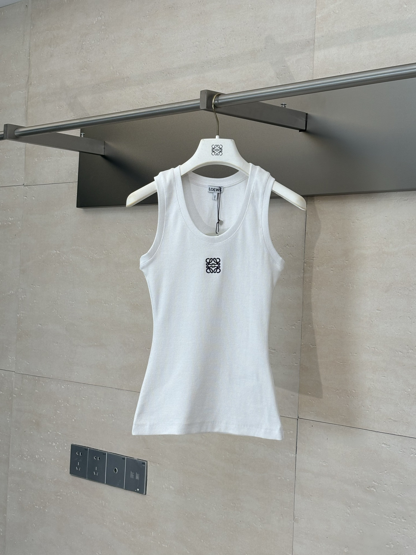 [TOP] LOEWE Vest - White - 711 Luxury
