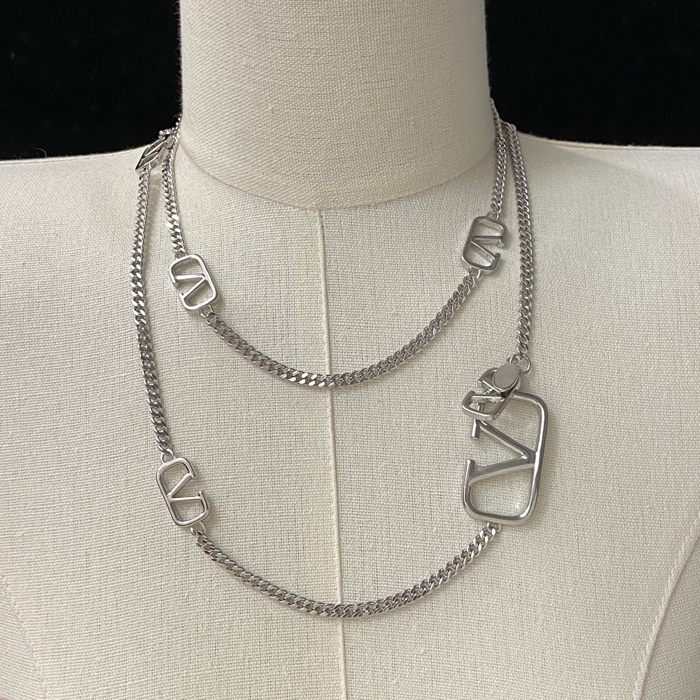 [TOP] VALENTINO Long Necklace - 2 Color - 711 Luxury
