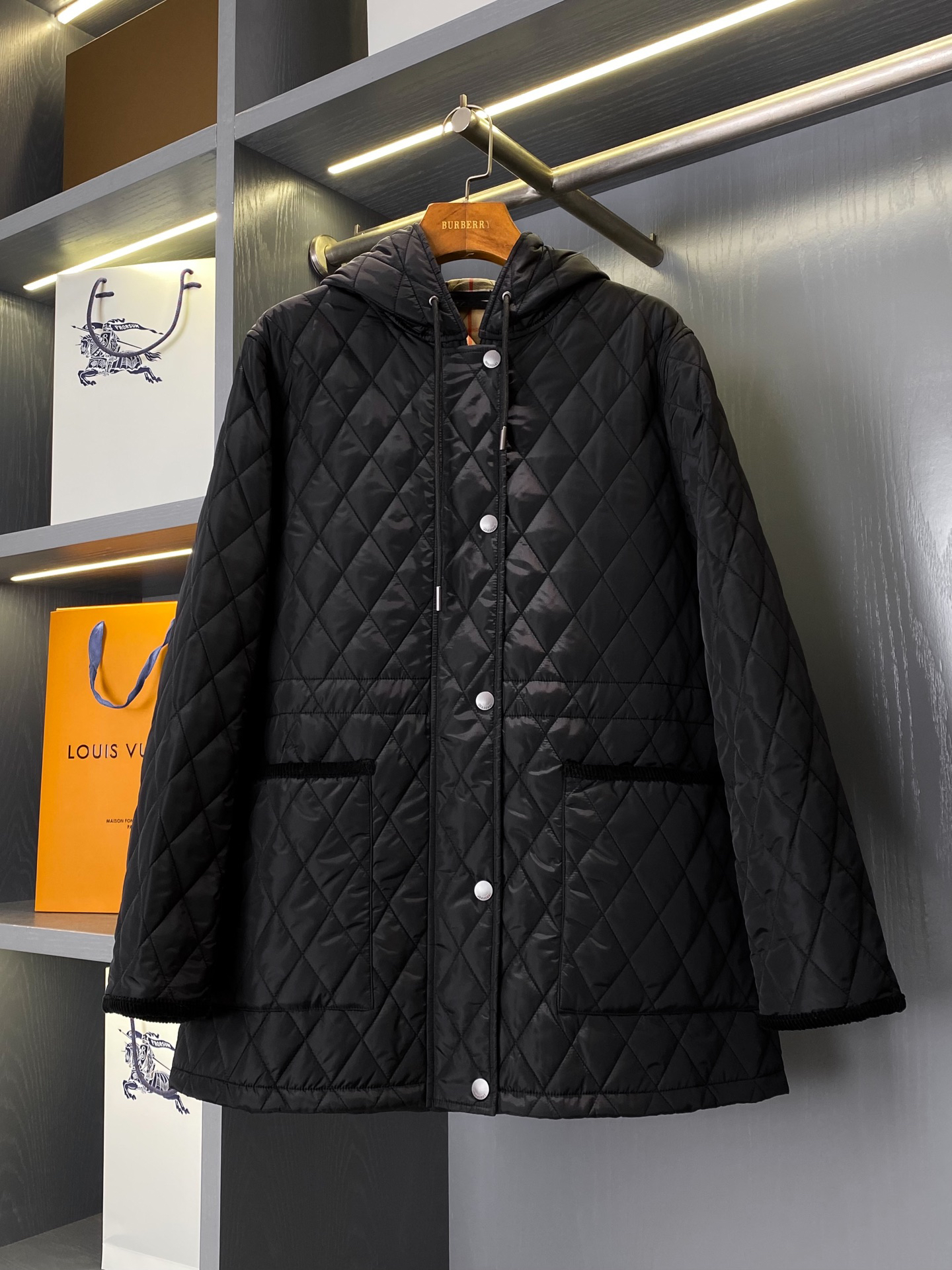 [TOP] BURBERRY Coat - Black - 711 Luxury