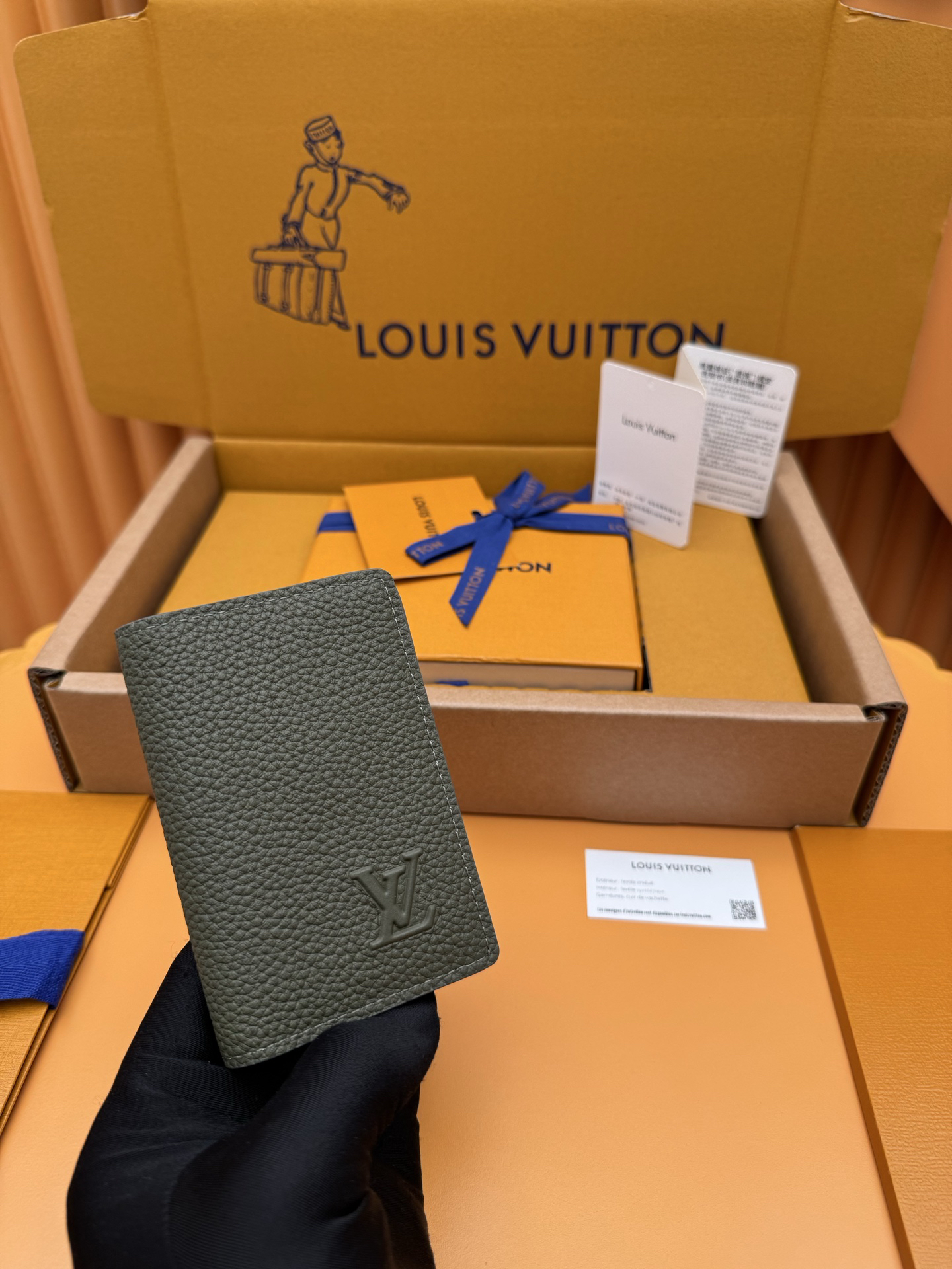 [TOP] Louis Vuitton LV Aerogram Wallet Cowhide 7.5x11.1x1cm - Dark Green - 711 Luxury