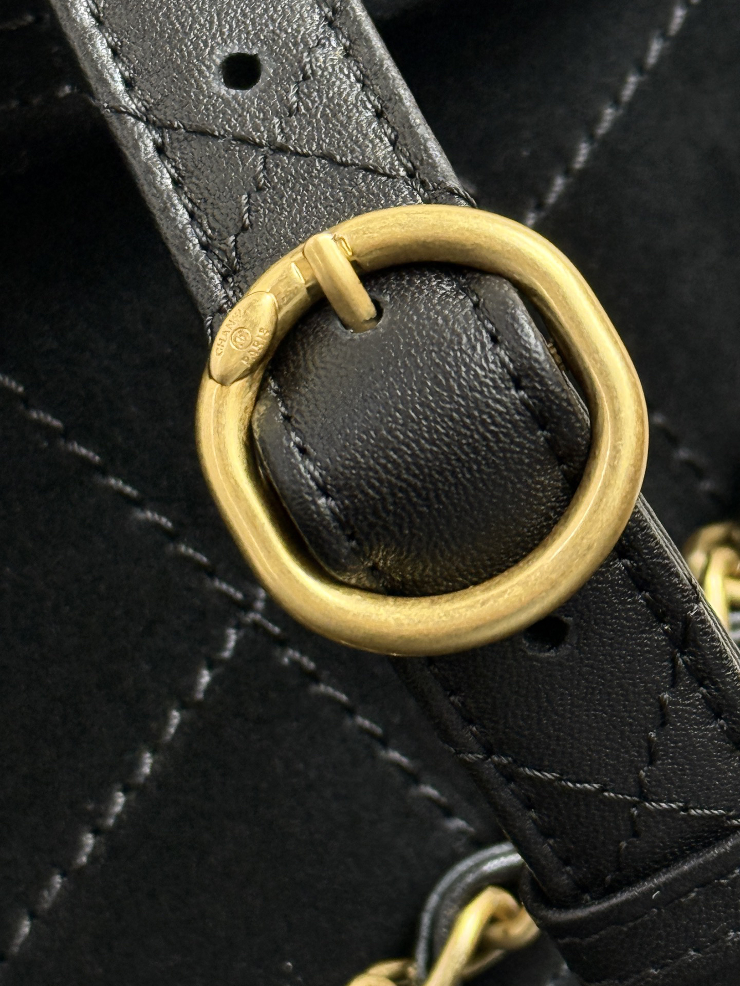 [TOP] CHANEL Messenger Bag 21.5x30x6cm - Black & GHW