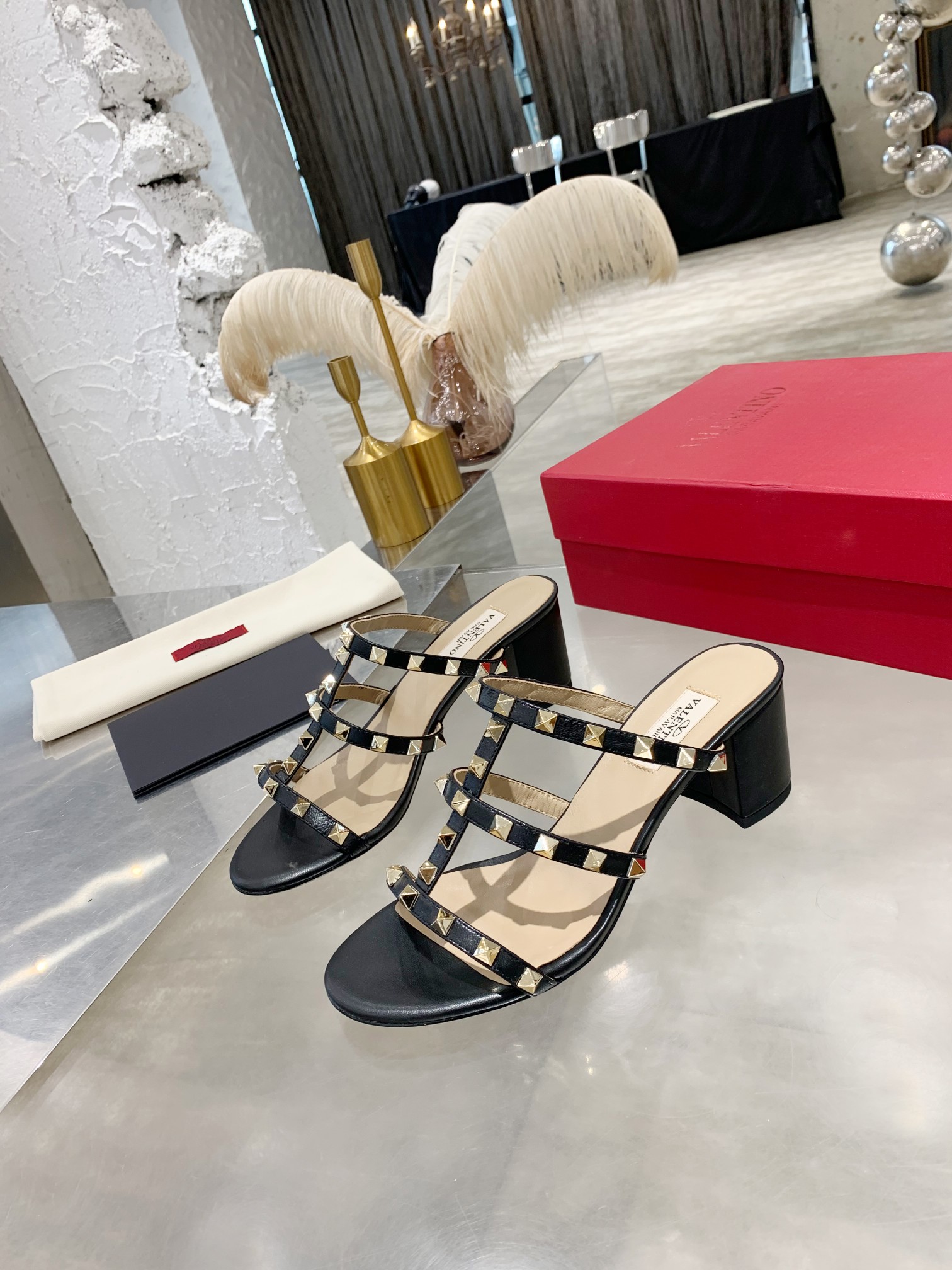 [TOP] VALENTINO Slippers - Black - 711 Luxury