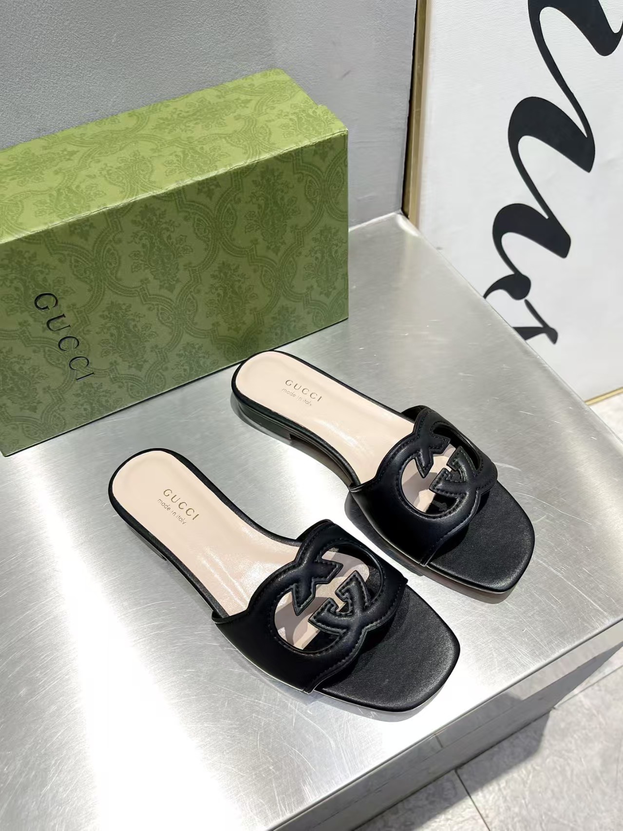[TOP] GUCCI Double G Slippers - Black - 711 Luxury