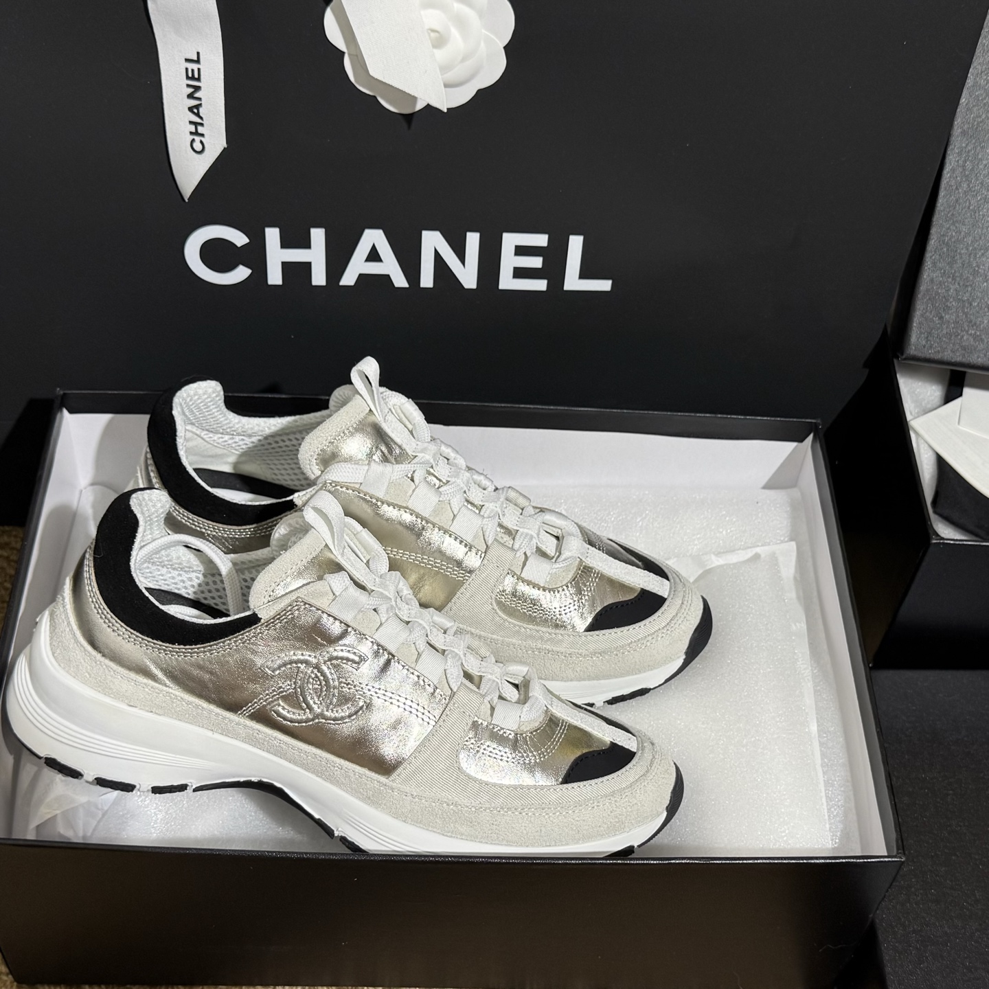[TOP] CHANEL Sneakers - Gold - 711 Luxury