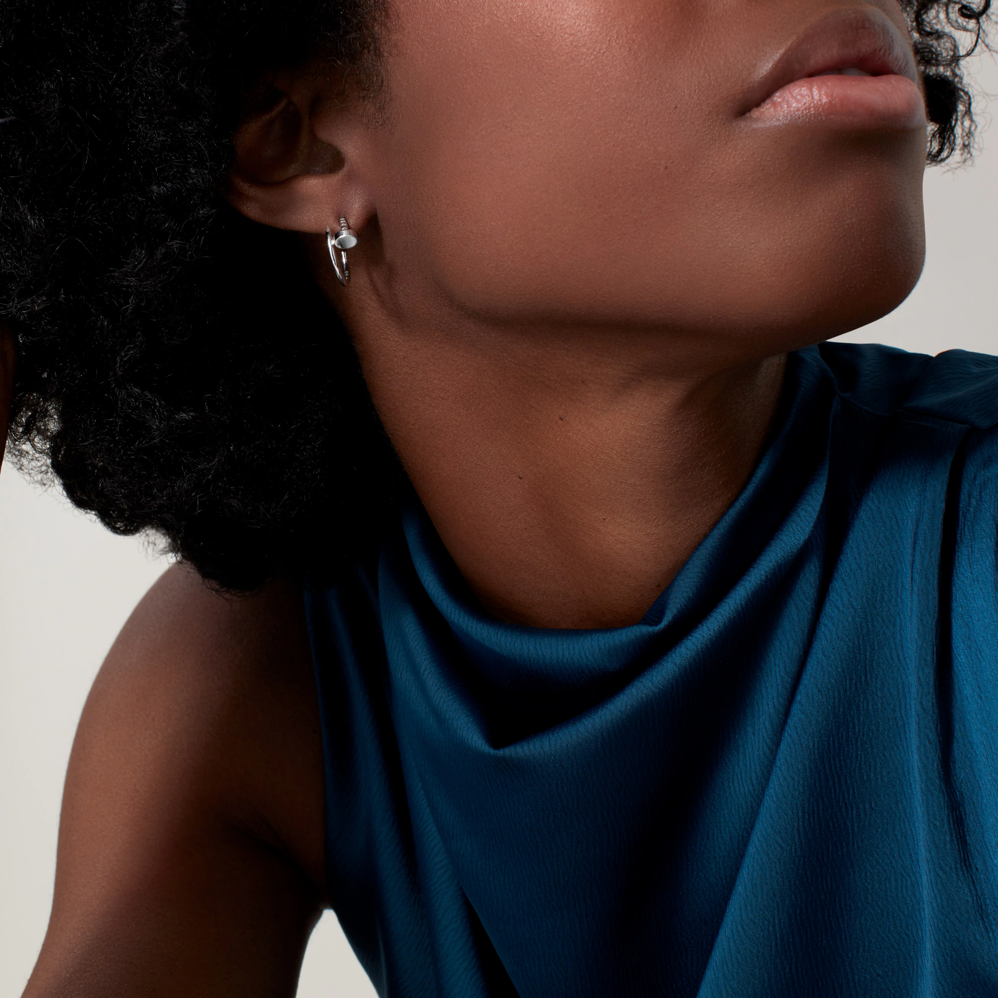 Carty Nails Solo Trace Earrings ,White  Gold ,Medium Model