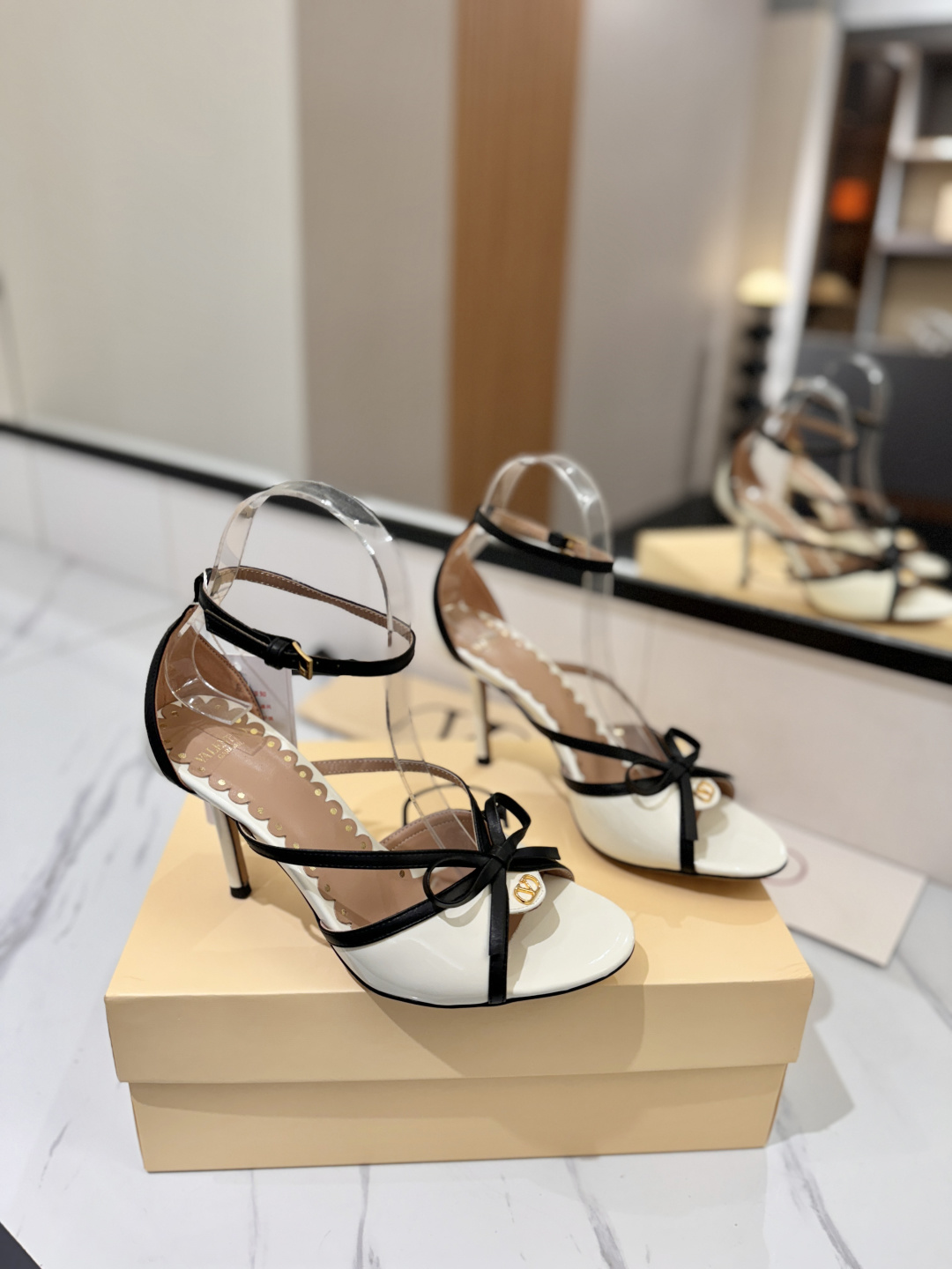 [TOP] VALENTINO 8.5cm High Heel Sandals - White - 711 Luxury
