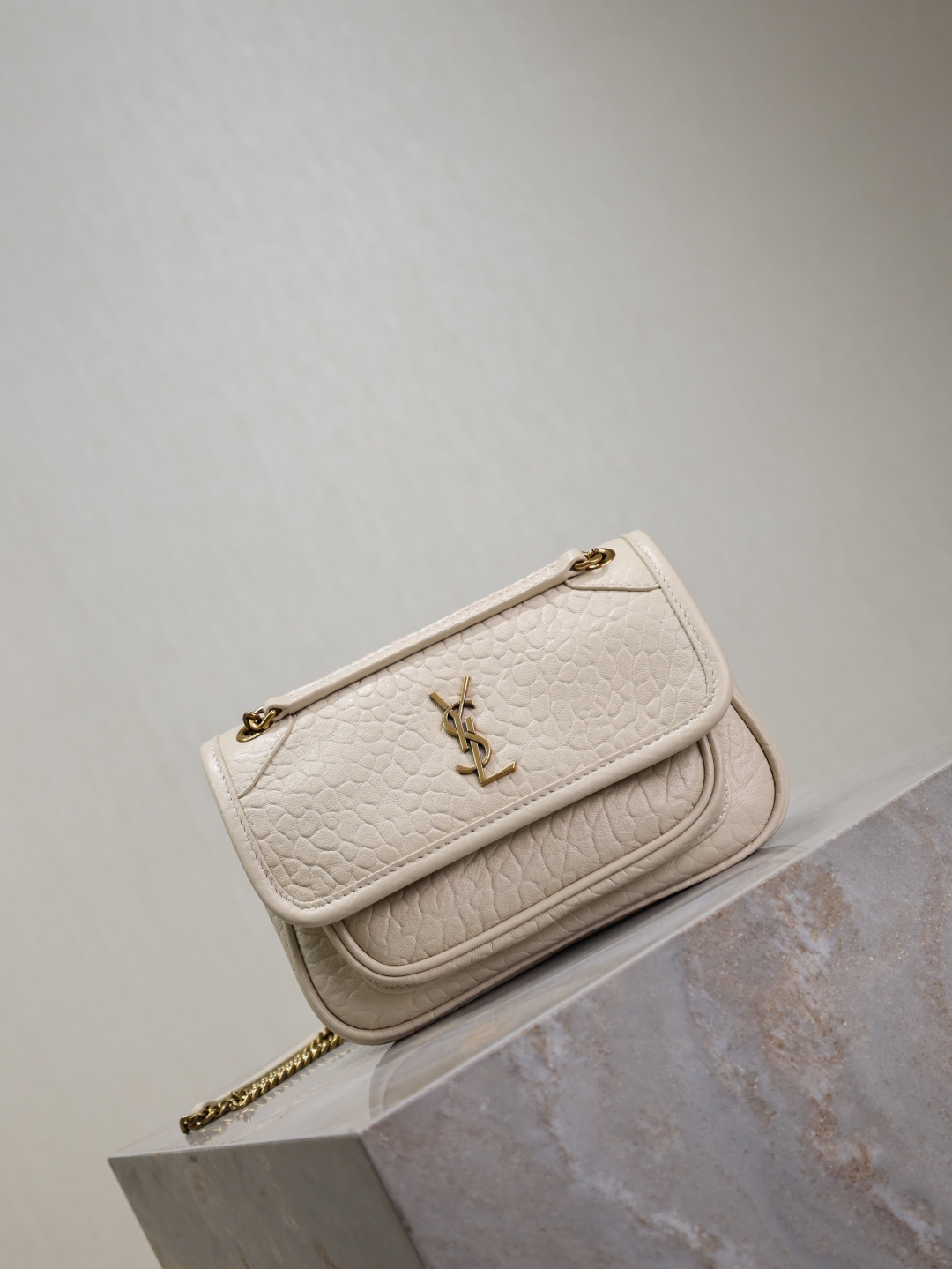 [TOP] Yves Saint Laurent YSL Niki Bag Lambskin 18x12.5x5cm - White & GHW - 711 Luxury
