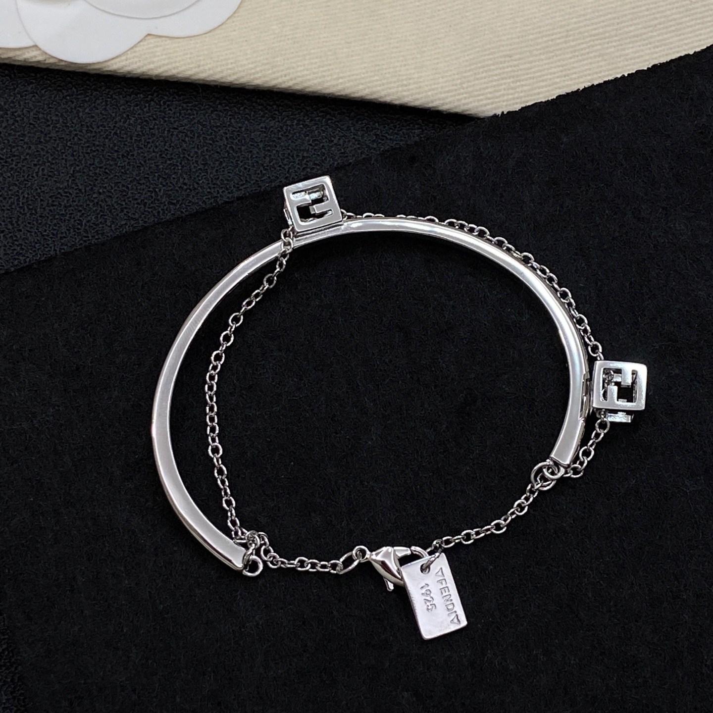 [TOP] FENDI Bracelet - Silver - 711 Luxury