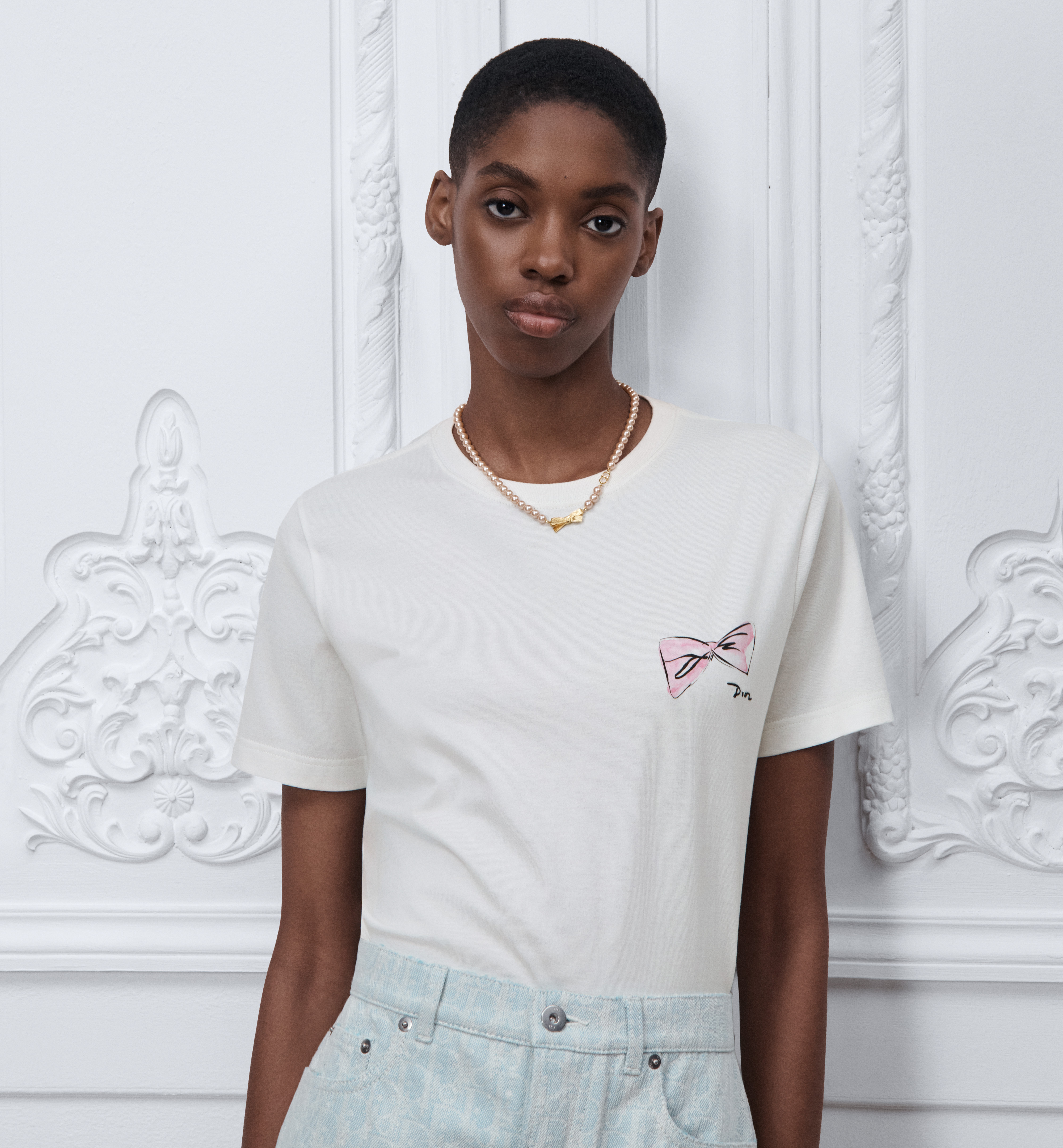 Dior white Clothing DIOR Fitted T-Shirt White Cotton Jersey with Pink Dior Bows Motif #390364 View 2 | Nigo Office