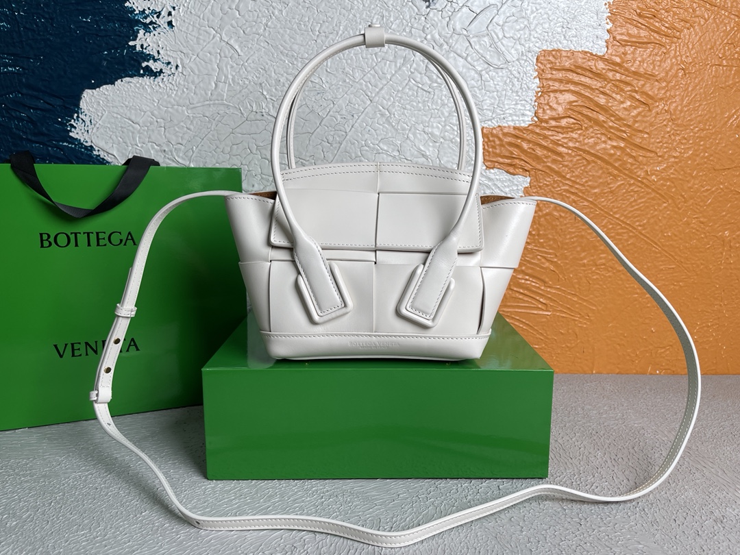 [TOP] Bottega Veneta BV MINI ARCO Bag Calfskin 29x19x9cm - White - 711 Luxury