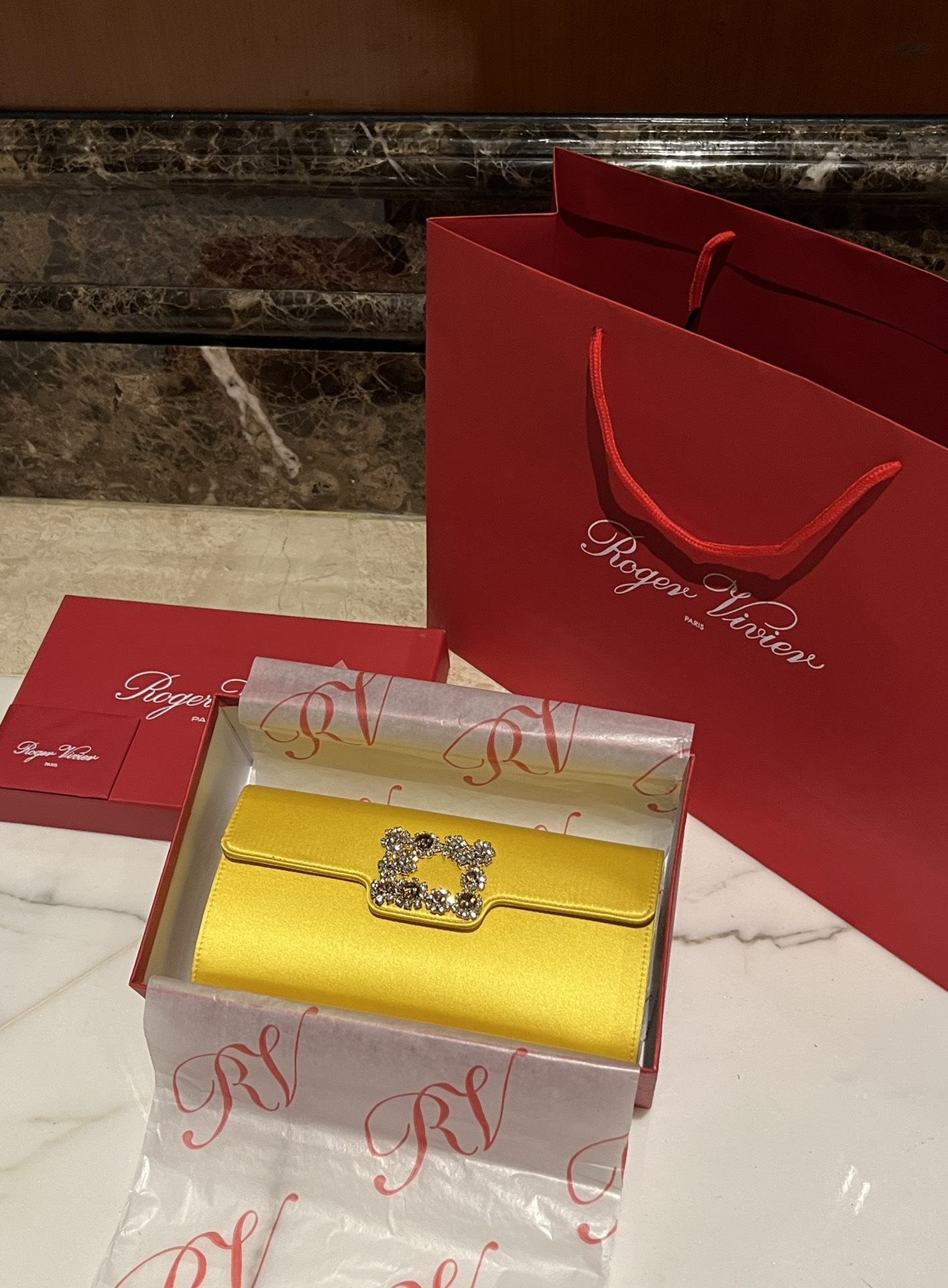 [TOP] ROGER VIVIER Diamond Bag 24-13-3 CM - Yellow - 711 Luxury