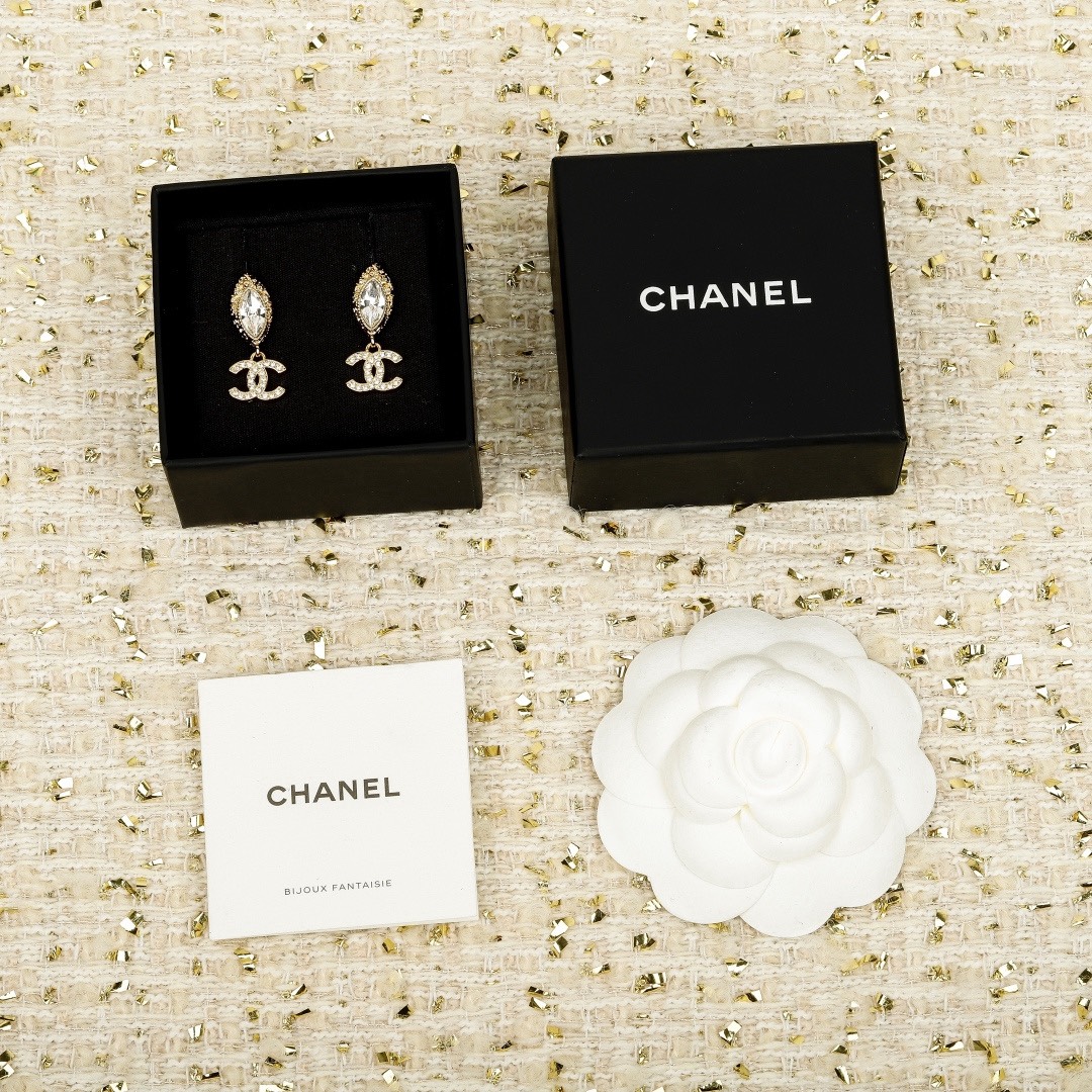 [TOP] CHANEL Earrings - Gold