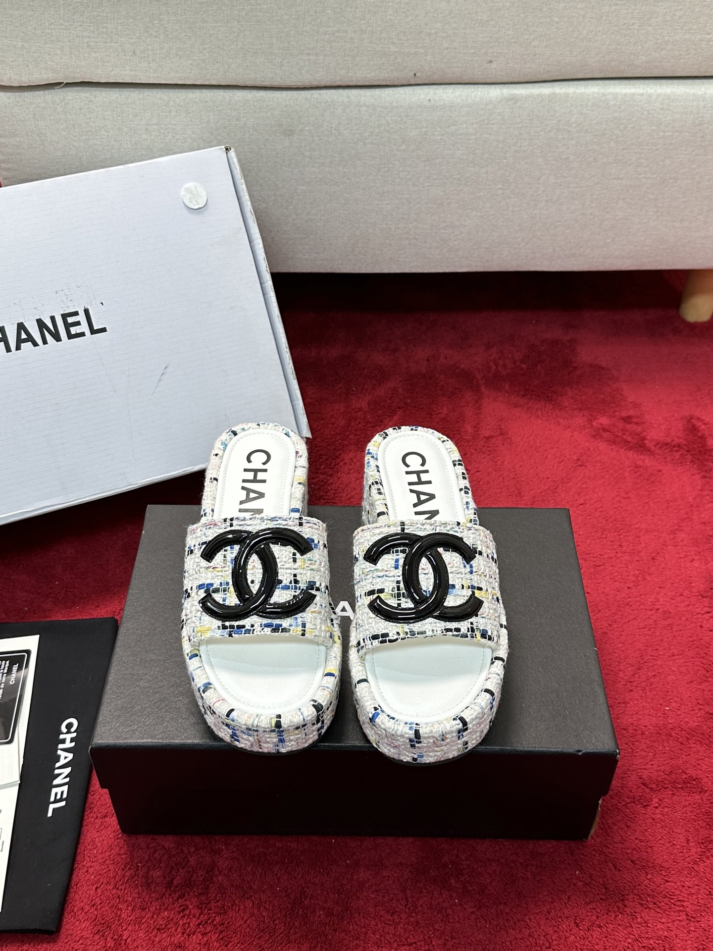 [TOP] CHANEL Sandals - White