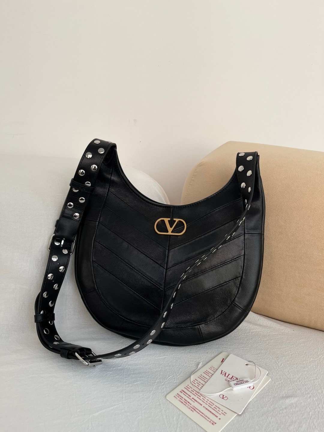 [TOP] VALENTINO GARAVANI HOBO Bag  28 X  21.5 X  3 cm - Black - 711 Luxury