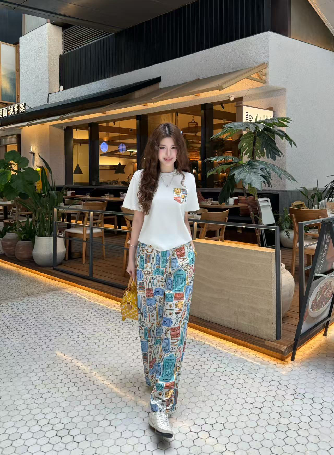 [TOP] Louis Vuitton LV Short-Sleeve T-Shirt + Print Pants - White