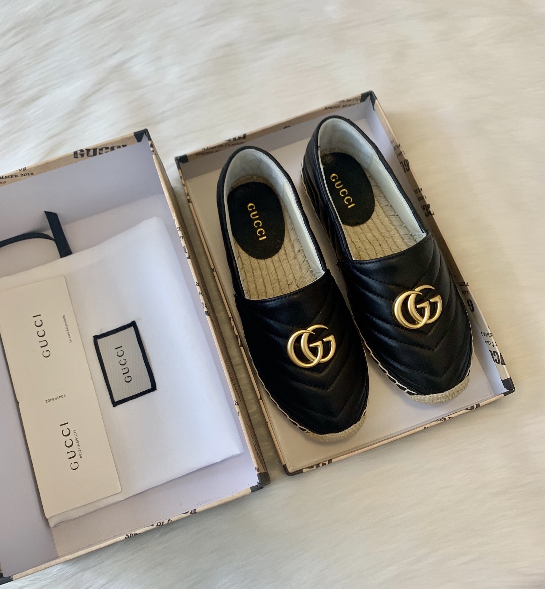 [TOP] GUCCI  Fisherman's Shoes - Black - 711 Luxury