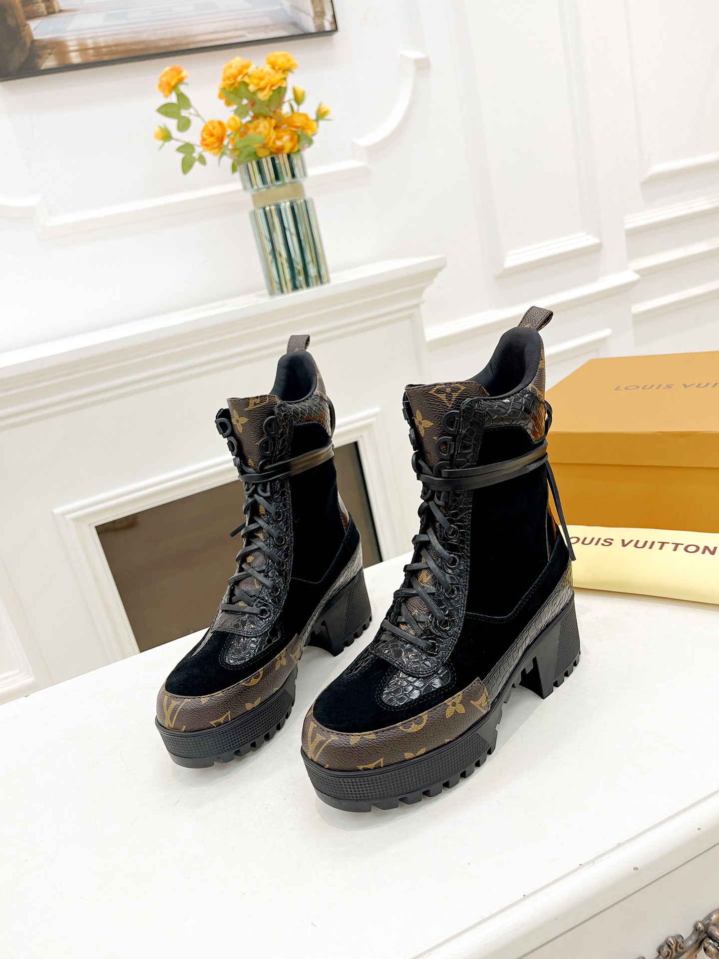 [TOP] Louis Vuitton LV Boots - Black - 711 Luxury