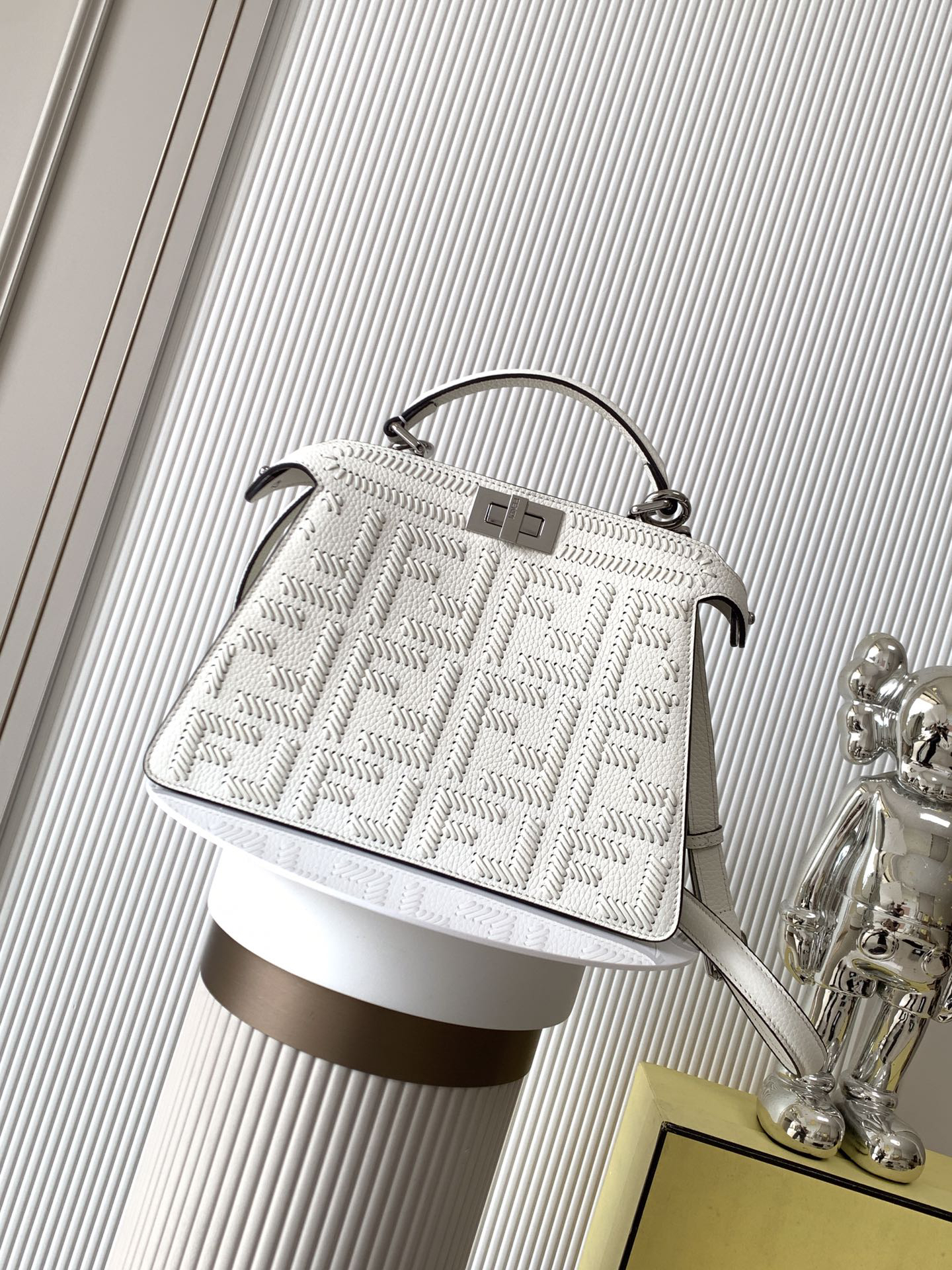 [TOP] FENDI Peekaboo ISeeU Bag Calfskin 27-11-20cm - White & SHW - 711 Luxury