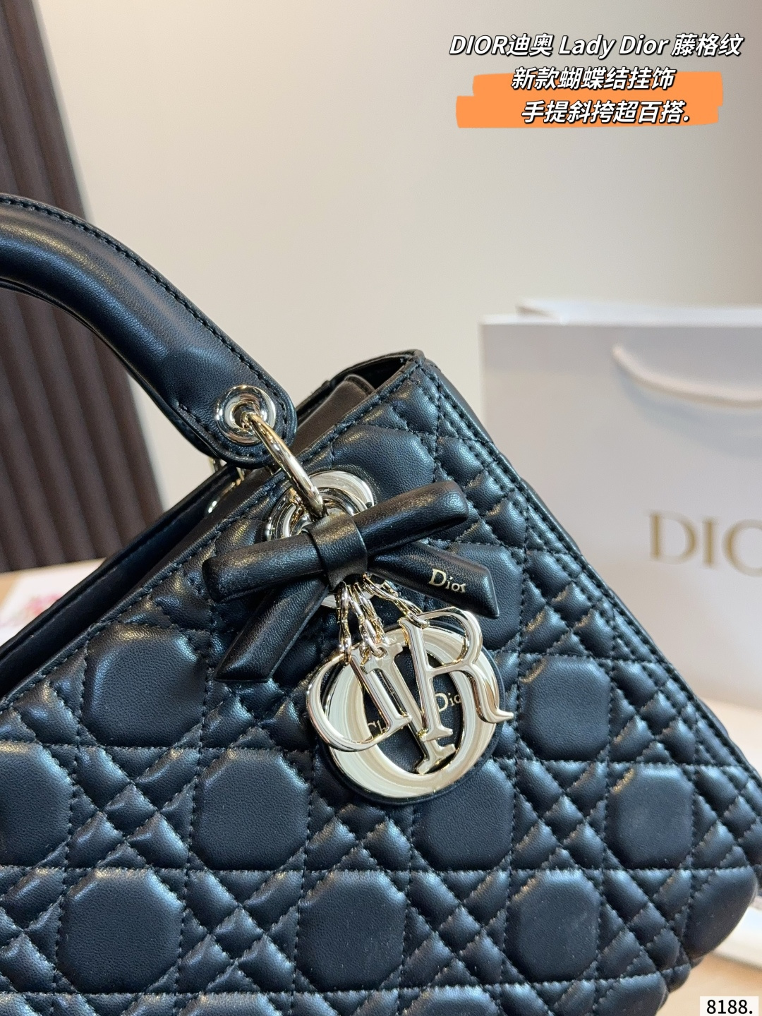 Dior Lady D-joy Quilted Leather Handbag with Metal Charm and Detachable Strap (Replica)